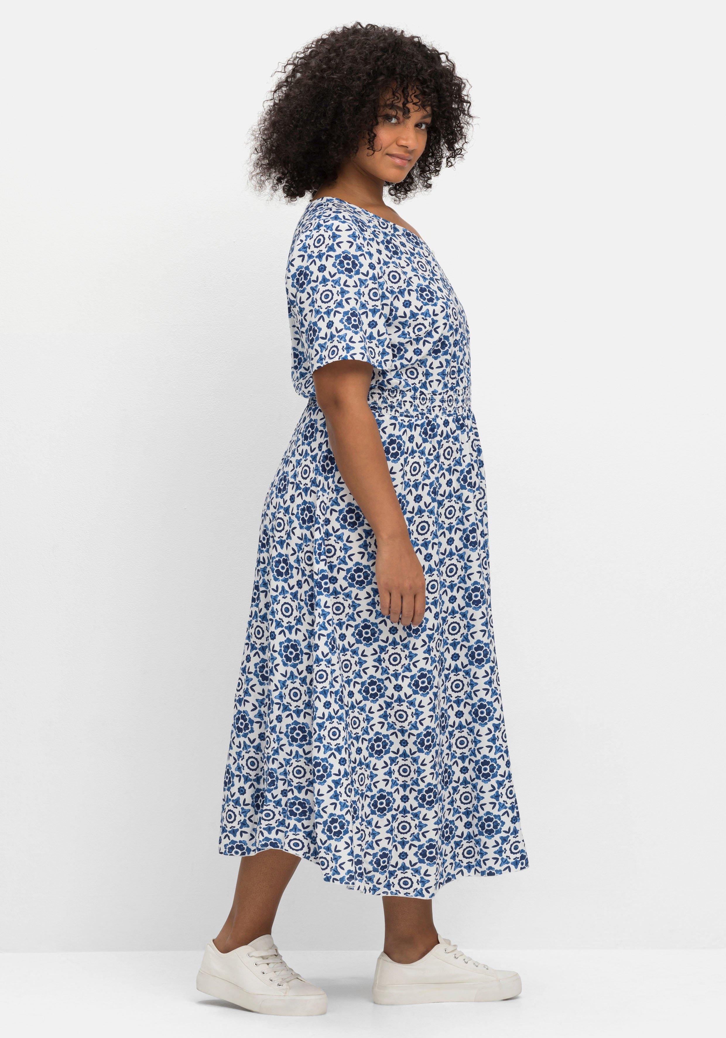 Kleid mit Alloverdruck und Smok-Taillenbund
