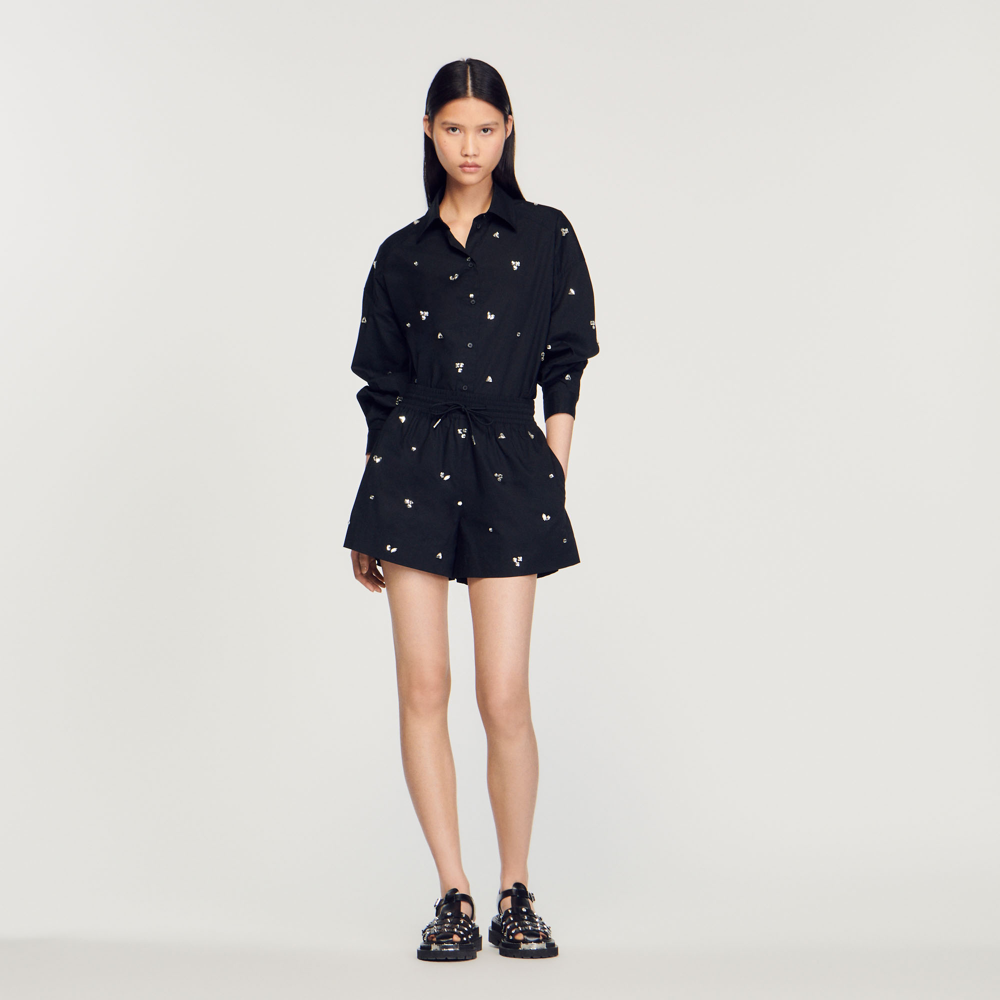 Short orne de strass brodes á la main