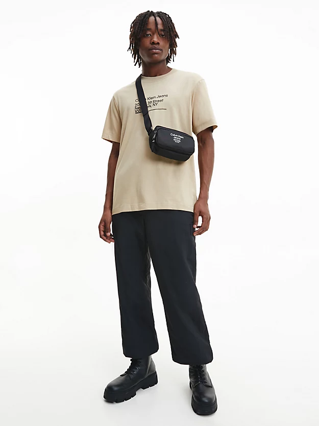 Camiseta de algodão orgânico com modelagem relaxada