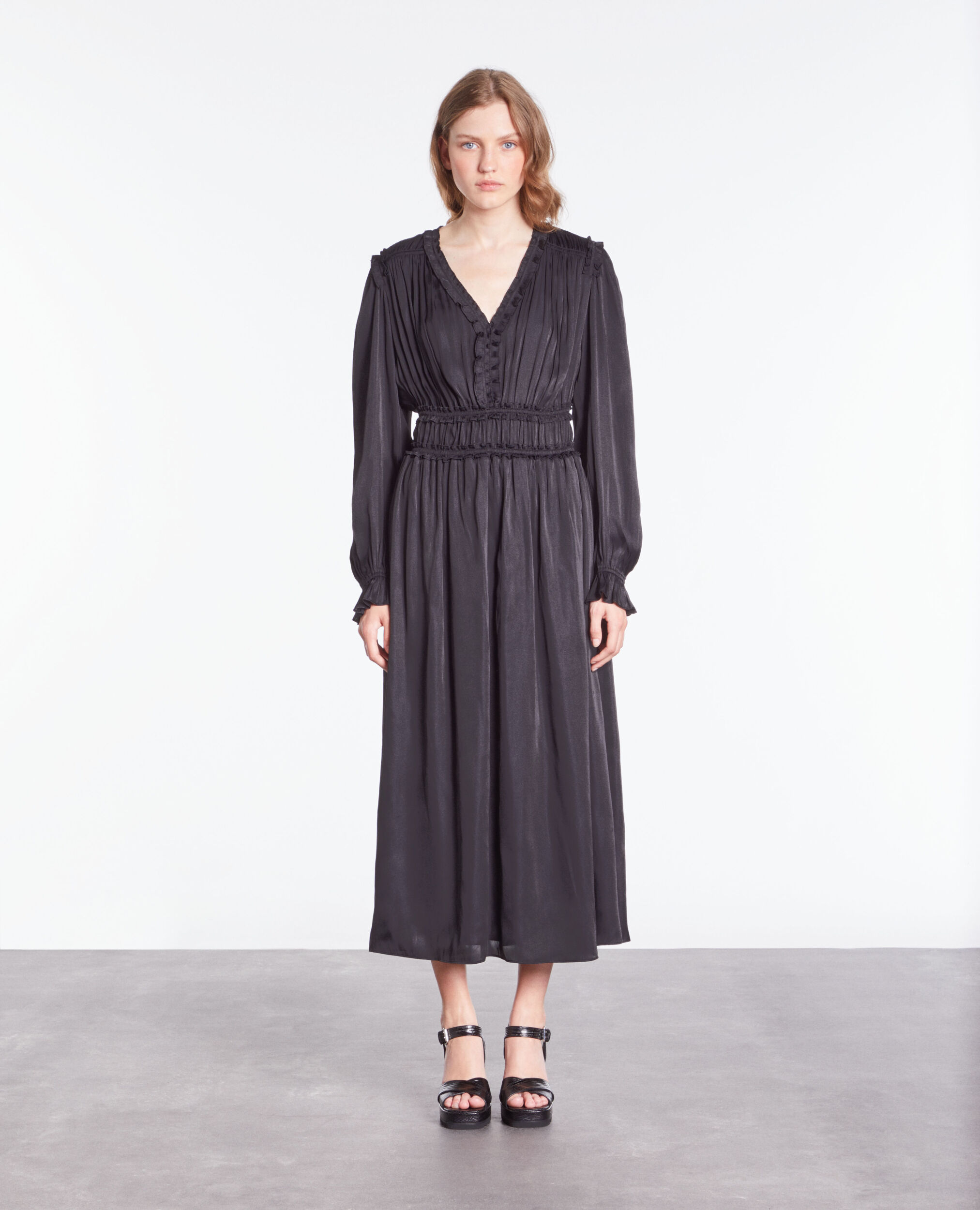 Robe longue noire avec fronces