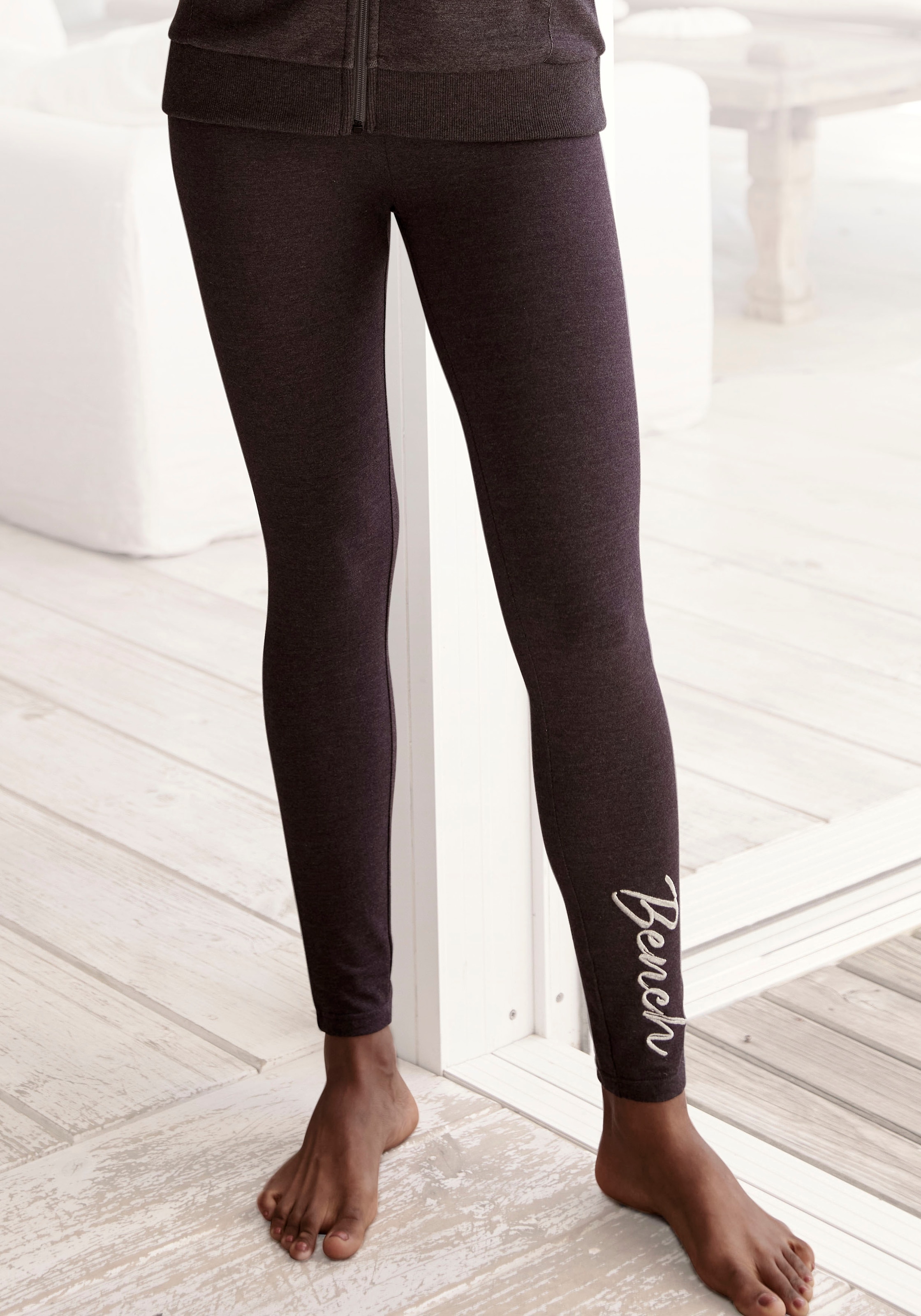 Bench. Loungewear Leggings  mit glänzender Logostickerei, Loungewear