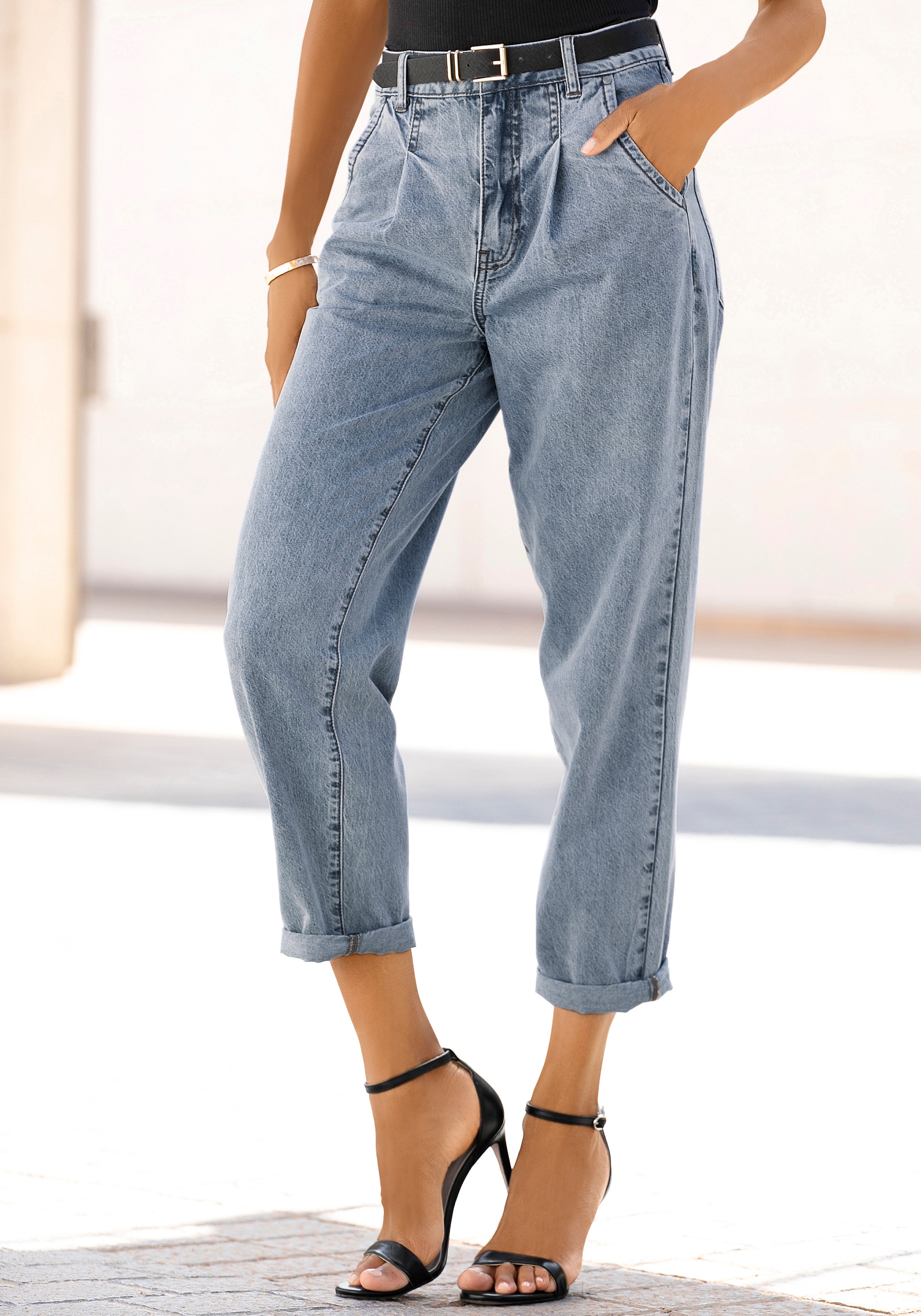 Buffalo Relax-fit-Jeans , in High-Waist-Form mit Bundfalten, verkürzte Länge, modisch