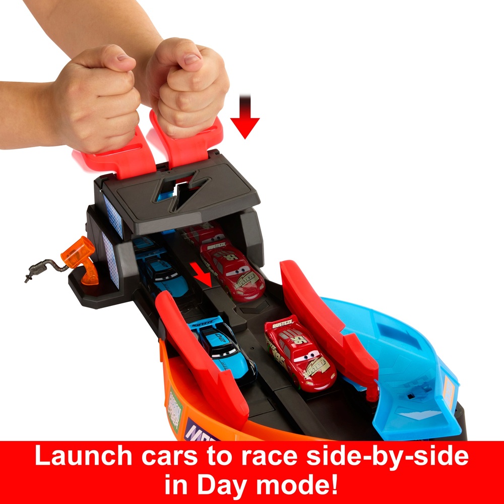 Pixar Cars Glow Racers Launch & Criss-Cross Spielset mit 2 Fahrzeugen