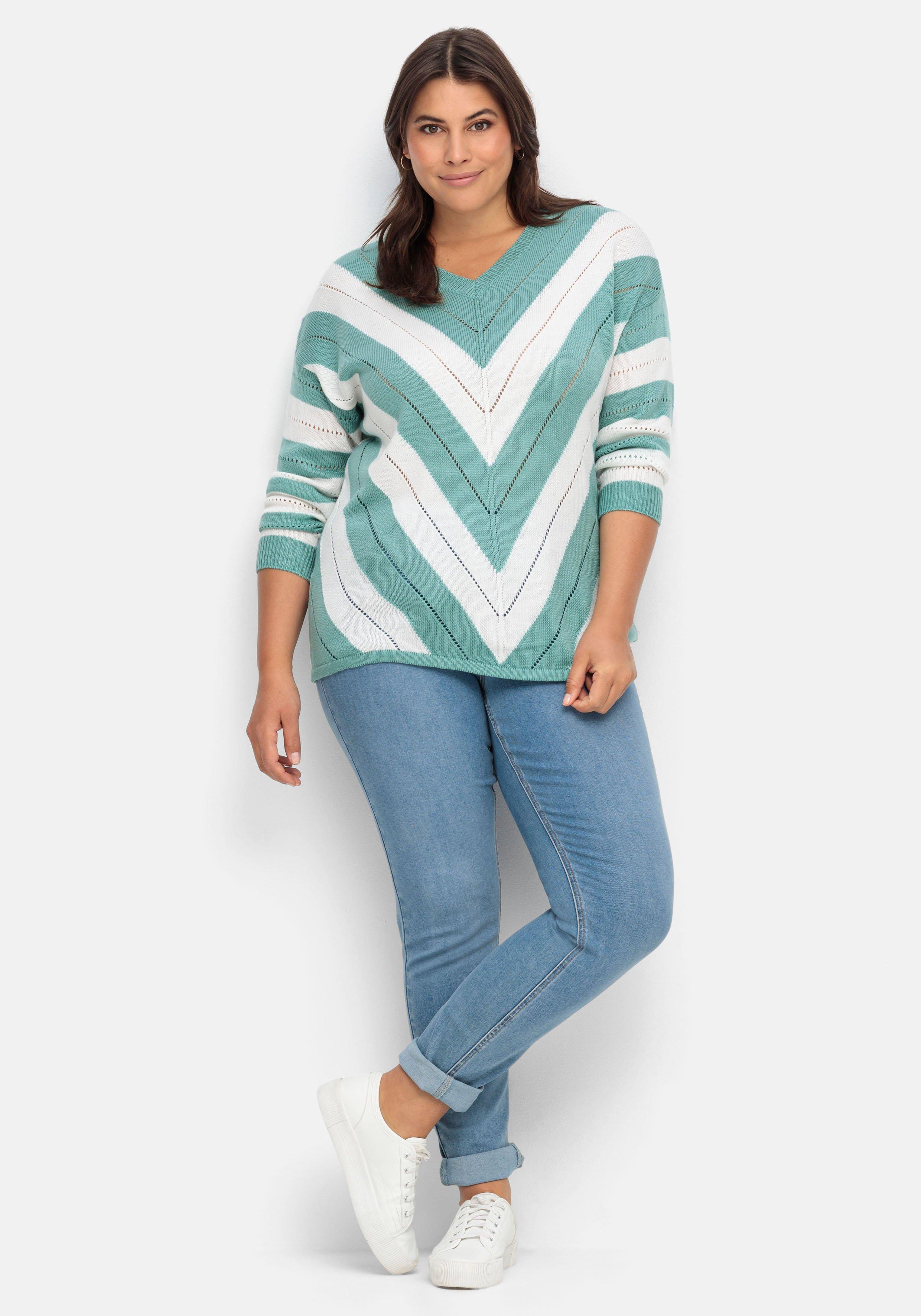 Leichter Strickpullover mit Ajourmuster