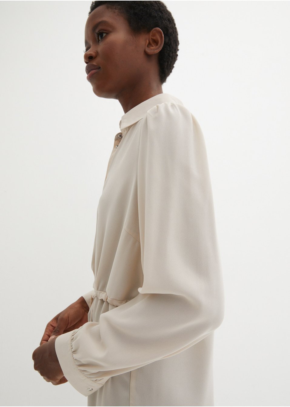 Blouse avec fronçage à la taille