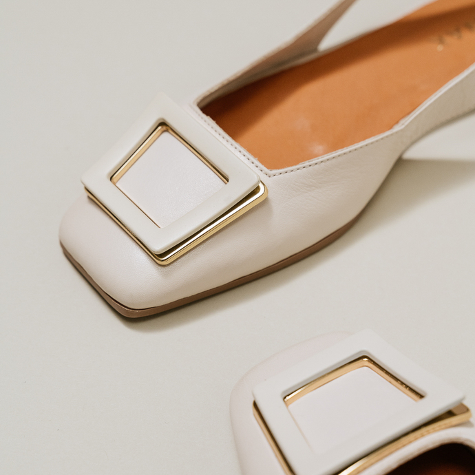 Ballerines slingback à bouts carrés  en cuir écru