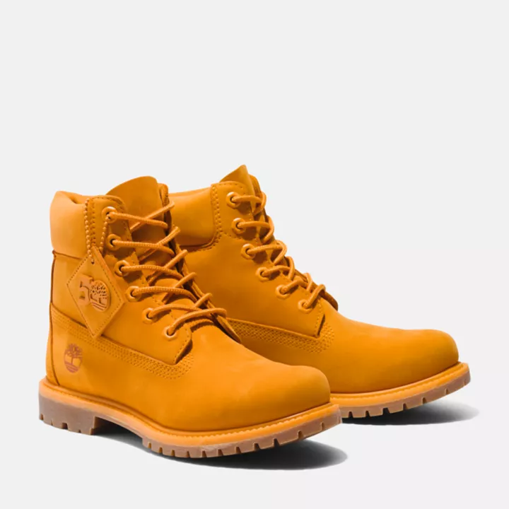 Bota Timberland Premium de 6 polegadas impermeável, edição 50, para mulheres, na cor laranja.