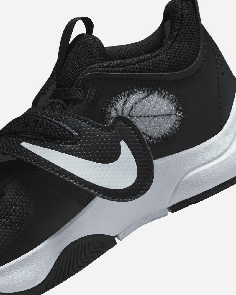 Chaussures de basket Nike Team Hustle D 11 Noir & Blanc pour enfant