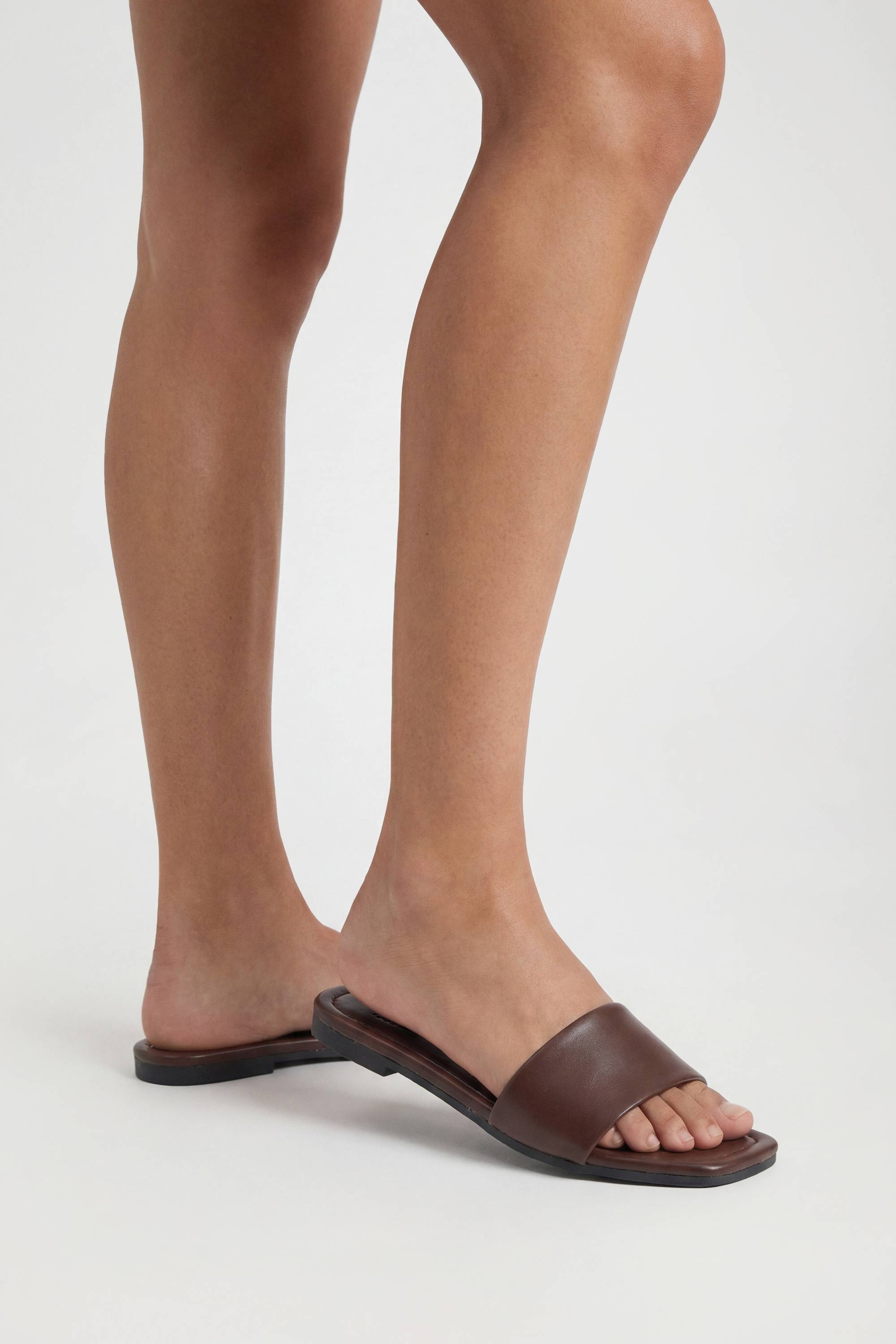 boohoo Mules À Bout Carré Coupe Large Basiques