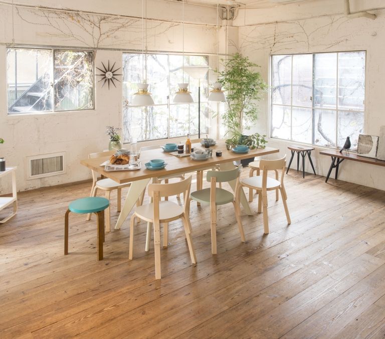 Vitra EM Table tafel 200x90, massief eiken, diepzwart