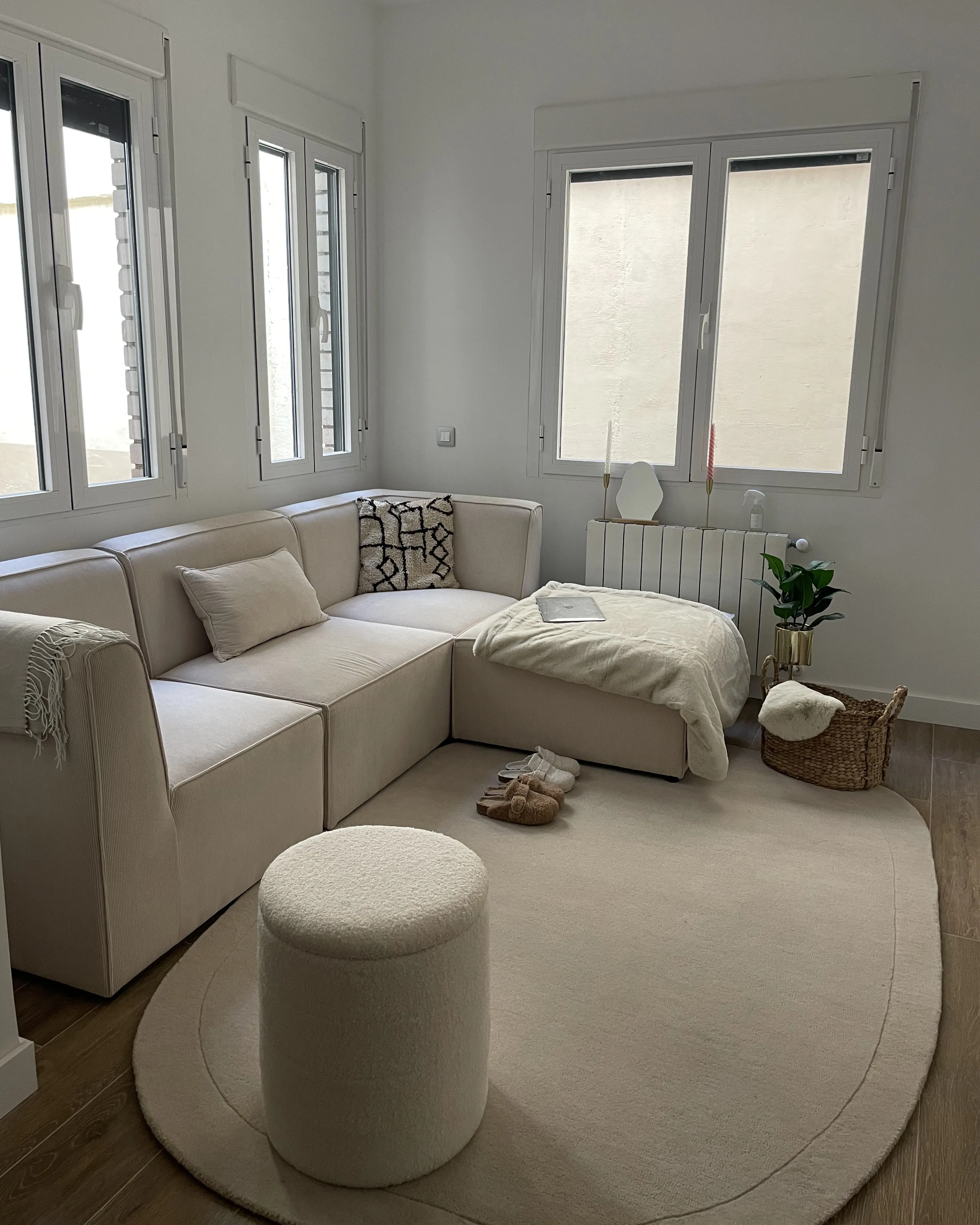 Modulaire bank 3-zits LEMVIG Corduroy Lichtbeige met ottomaan