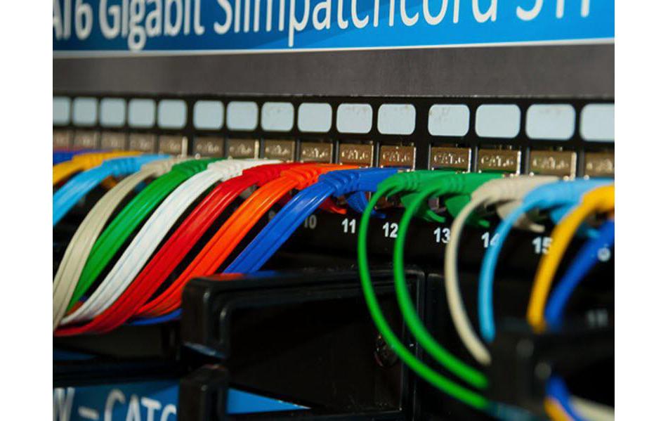 Slimpatchkabel RJ-45 - RJ-45, Cat 6, UTP, 10 m, RotLightpatchkabel rund, ungeschirmtes Twisted-Pair-Kabel (U/UTP) mit Klinkenschutz
