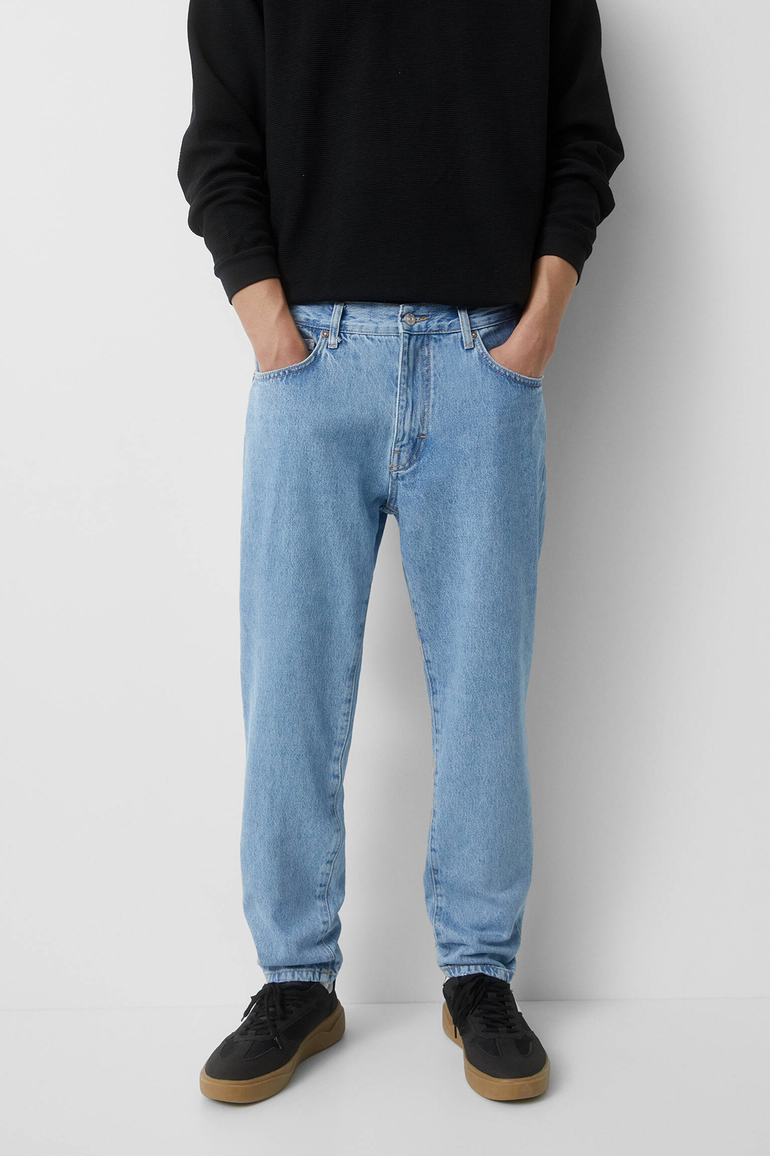 CALÇA JEANS BÁSICA CORTE PADRÃO CORES - AZUL CLARO