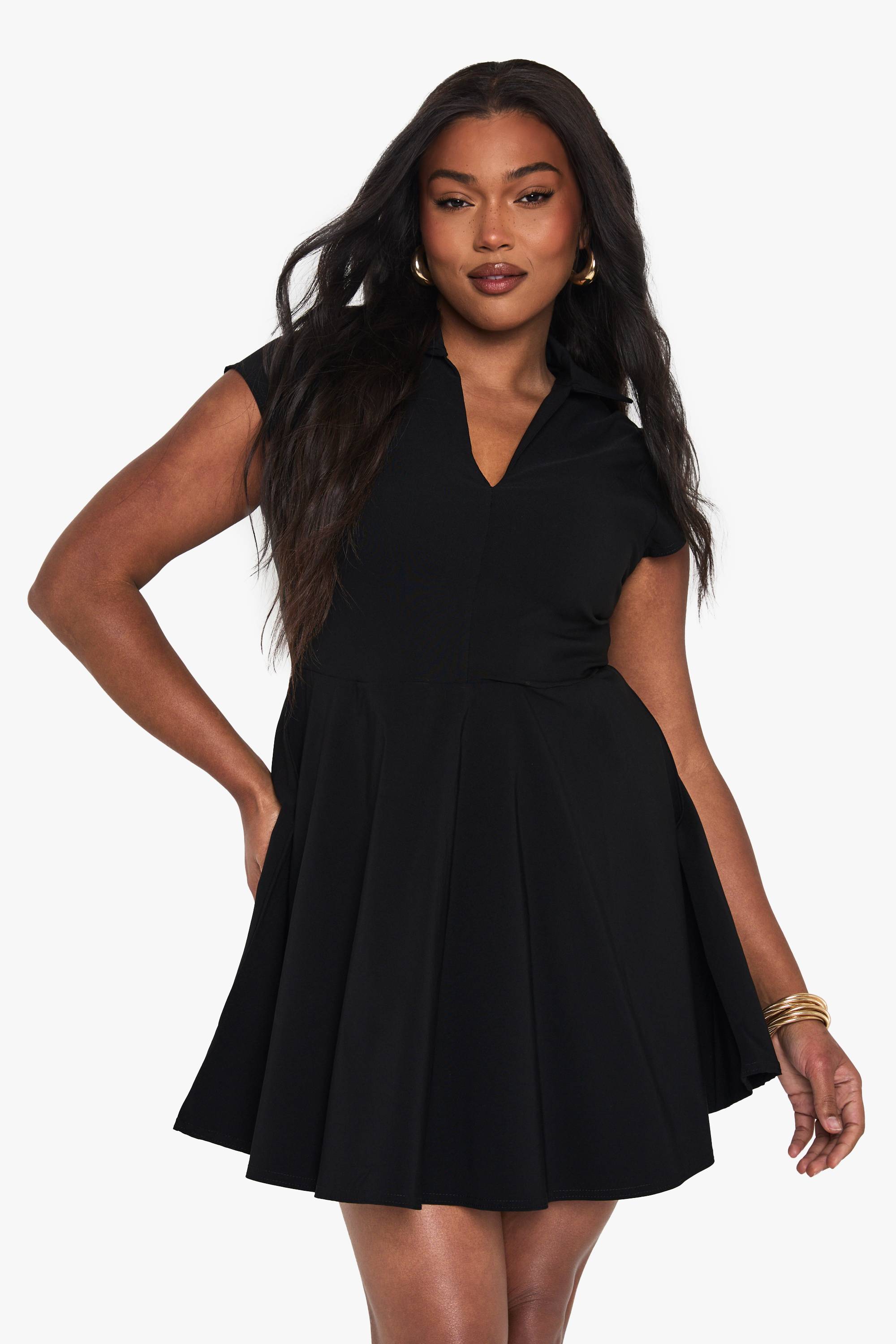 boohoo Robe Mini Skater Ajustée à Col Montant