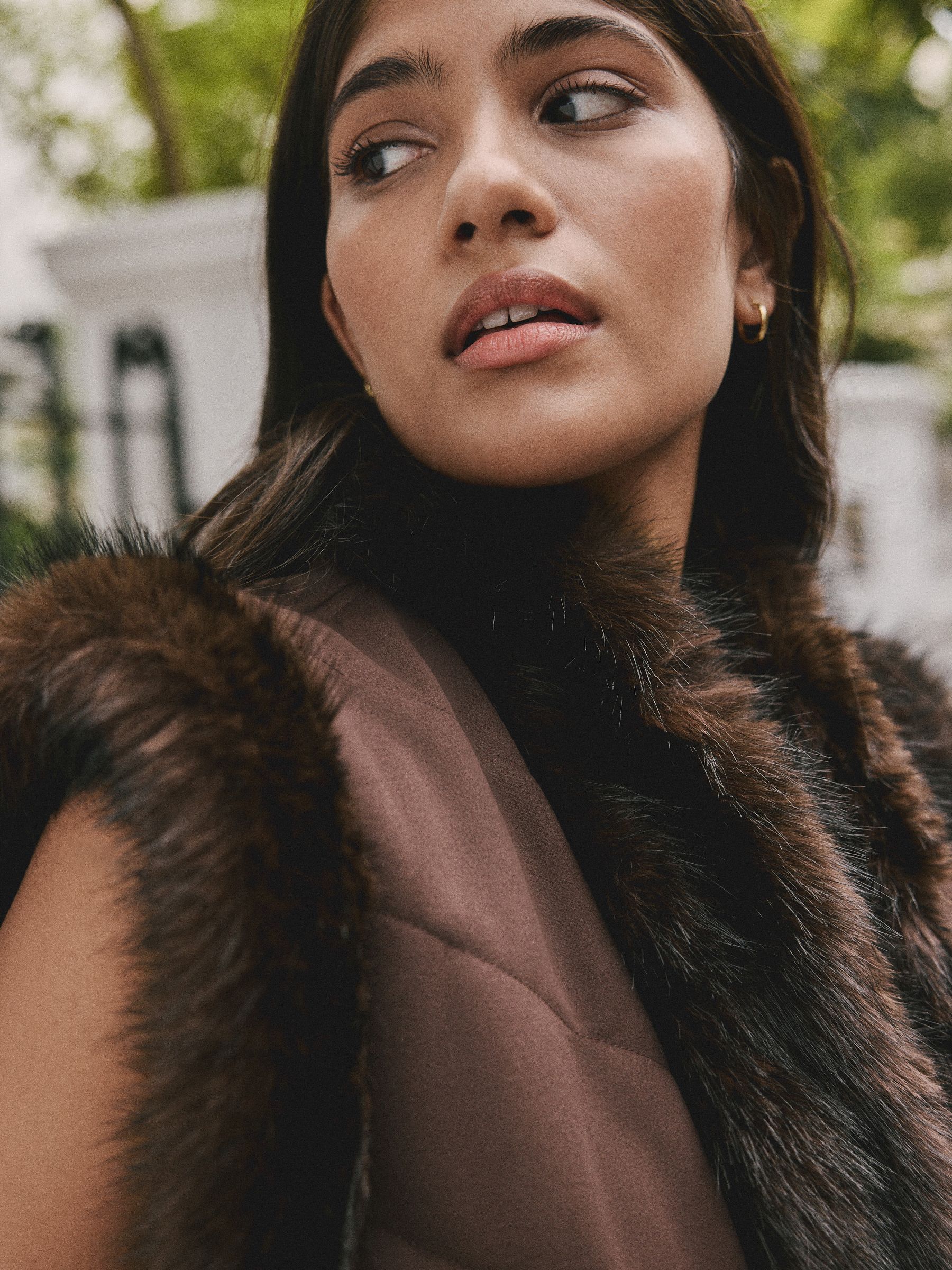 Chocoladebruin - Faux Fur and Suedette Gilet