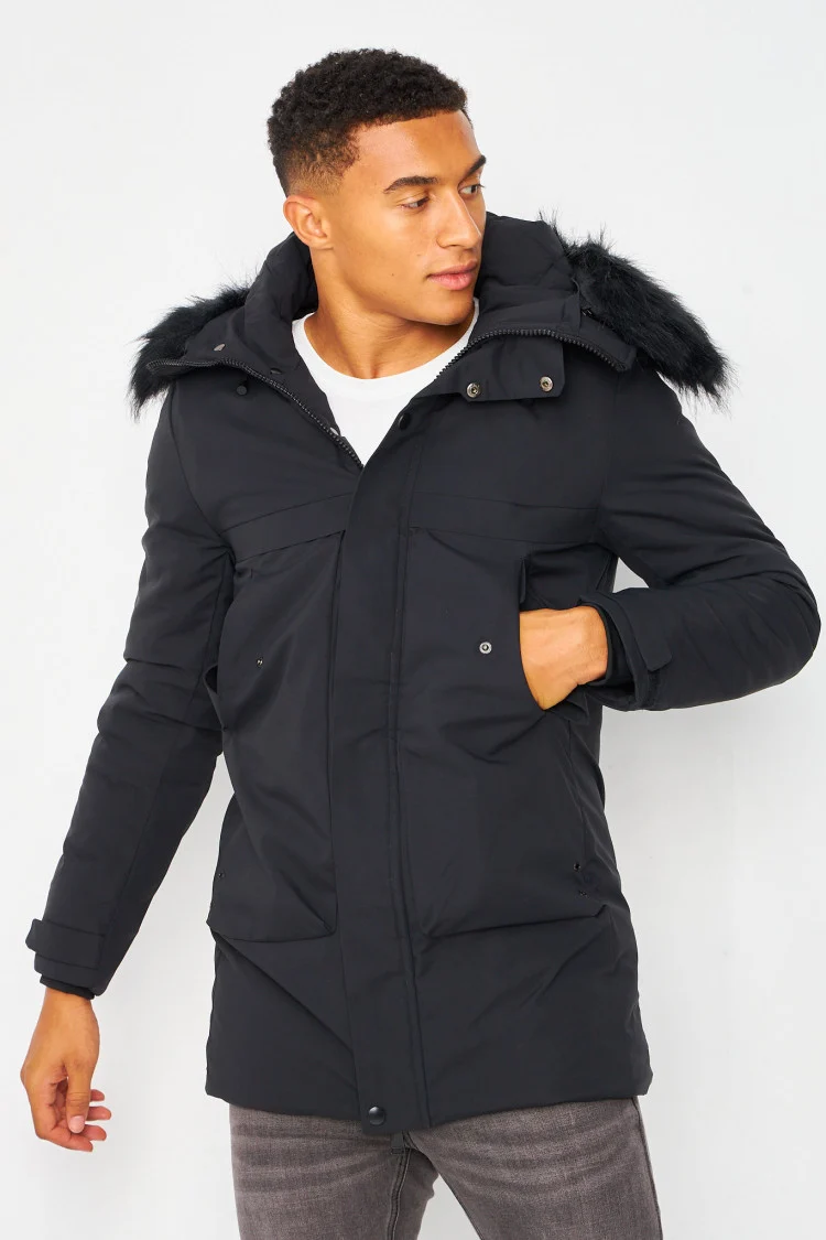 Parka noire à capuche avec fausse fourrure