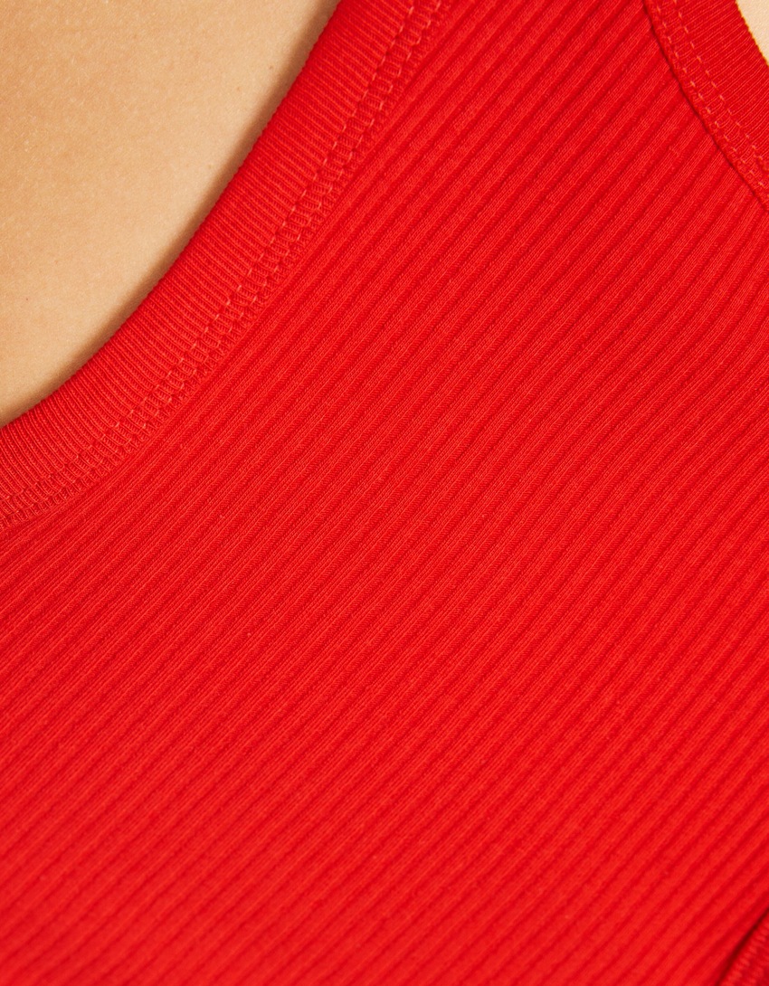 Camiseta canelada sem mangas