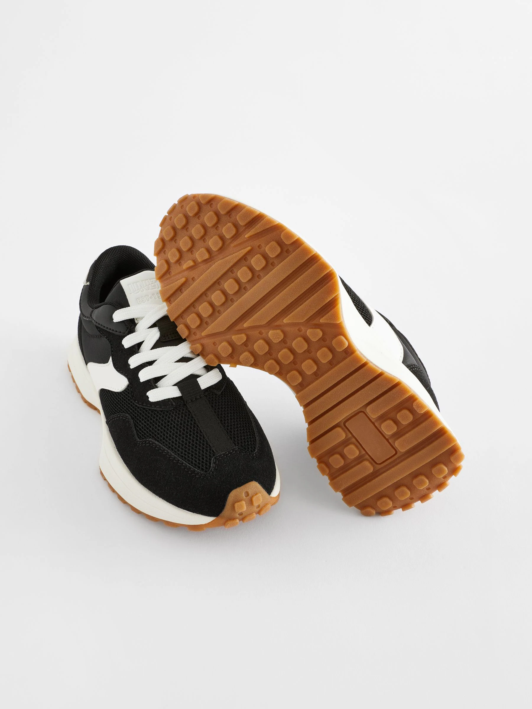 Zwart - Vetersneakers met dikke zool