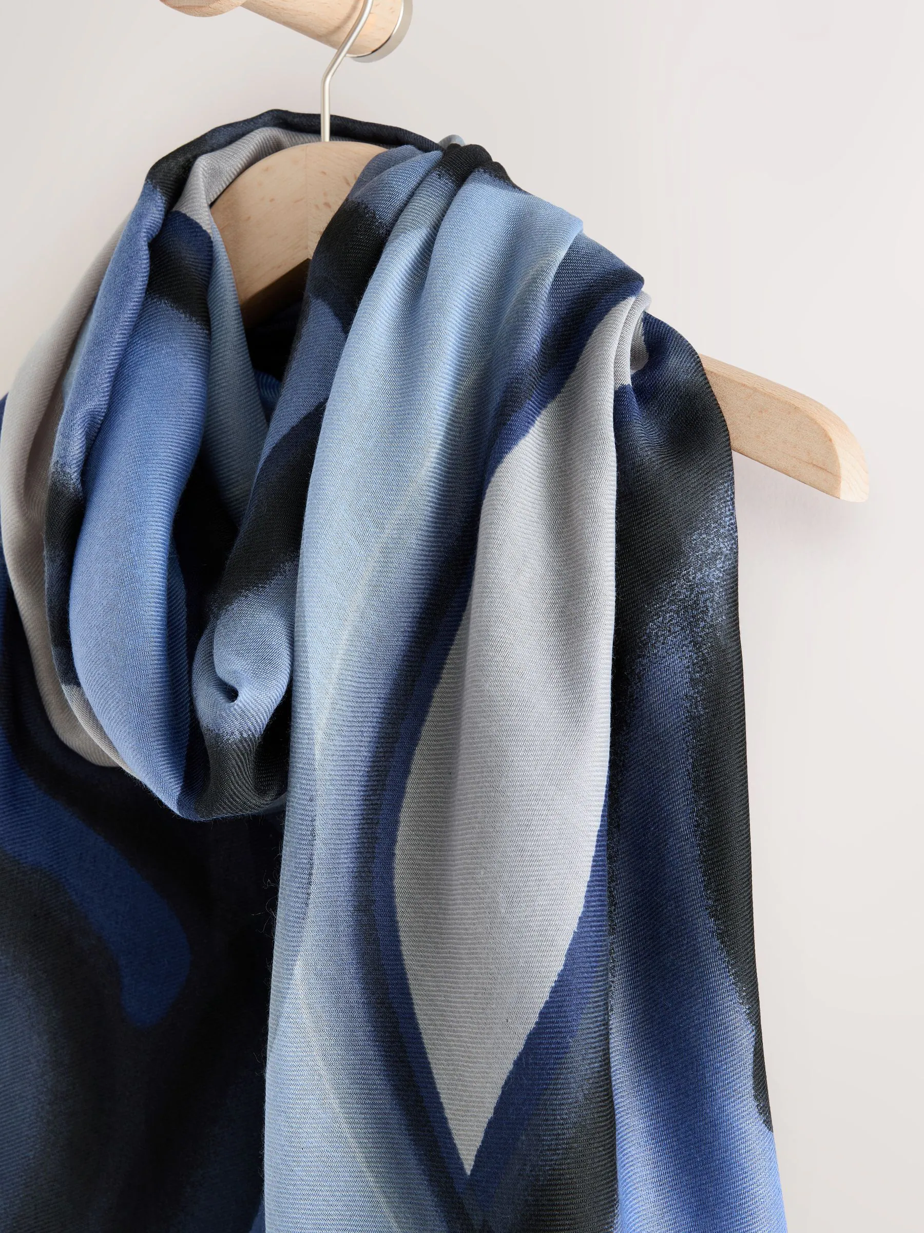 Marineblauw kringelend - Lichte sjaal