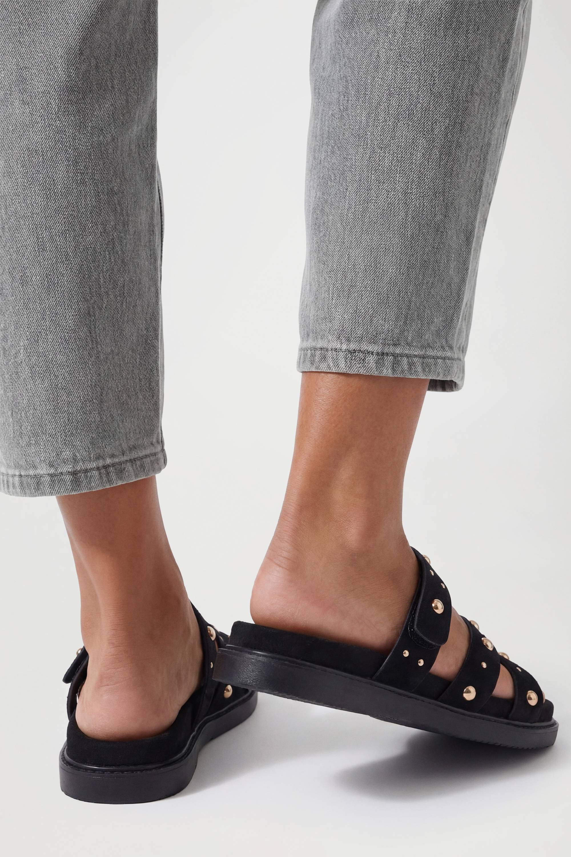 boohoo Sandales Mules À Semelle Anatomique En Synthétique Avec Détails Cloutés Coupe Large