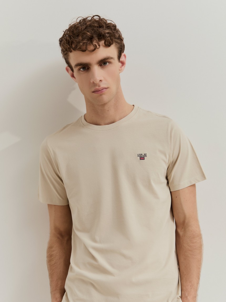 T-shirt básica em algodão