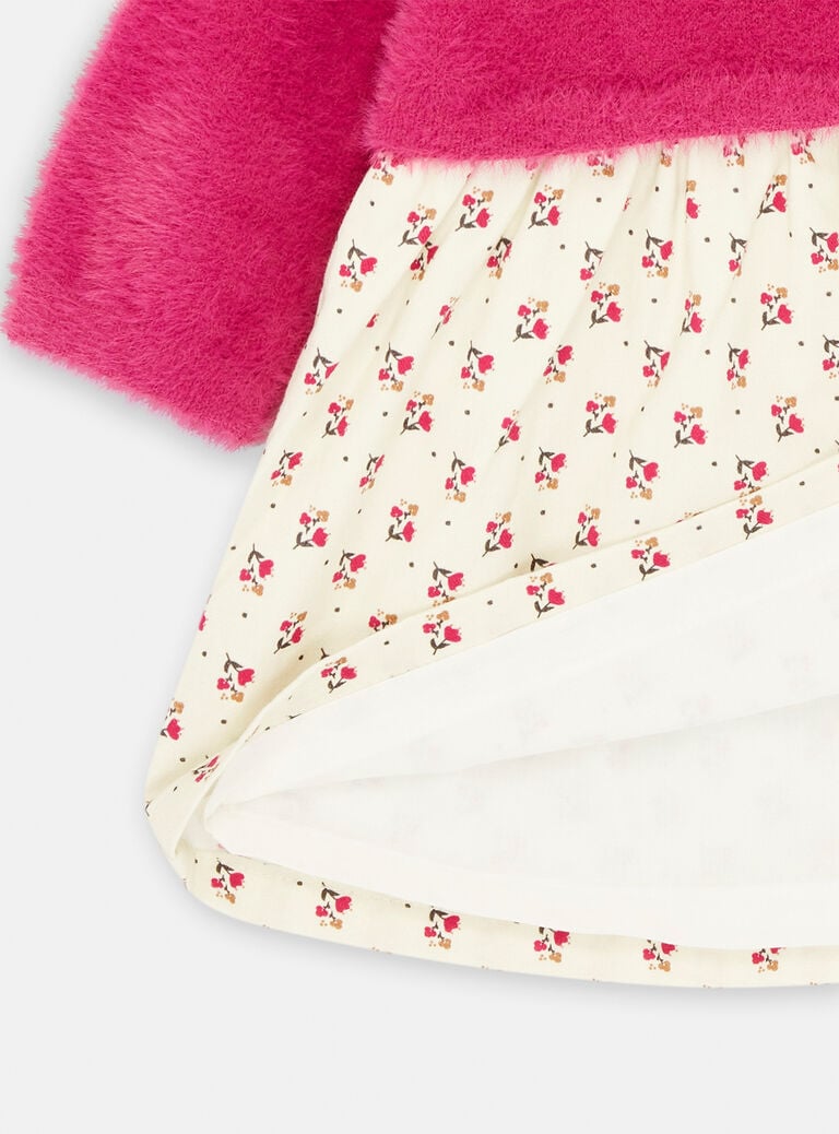 Robe rose et blanche à motifs fleuris