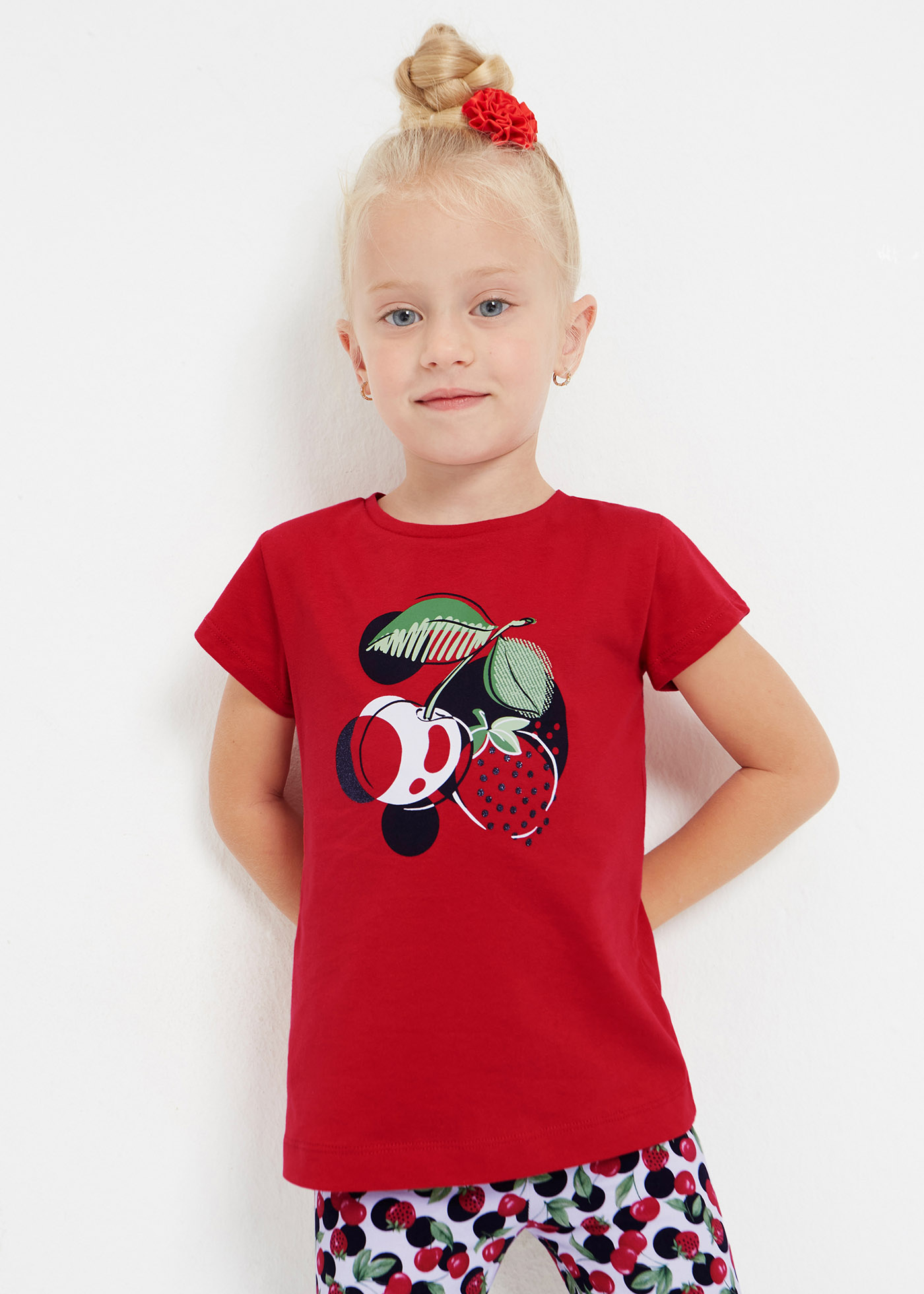 Camiseta feminina com estampa sustentável em algodão.