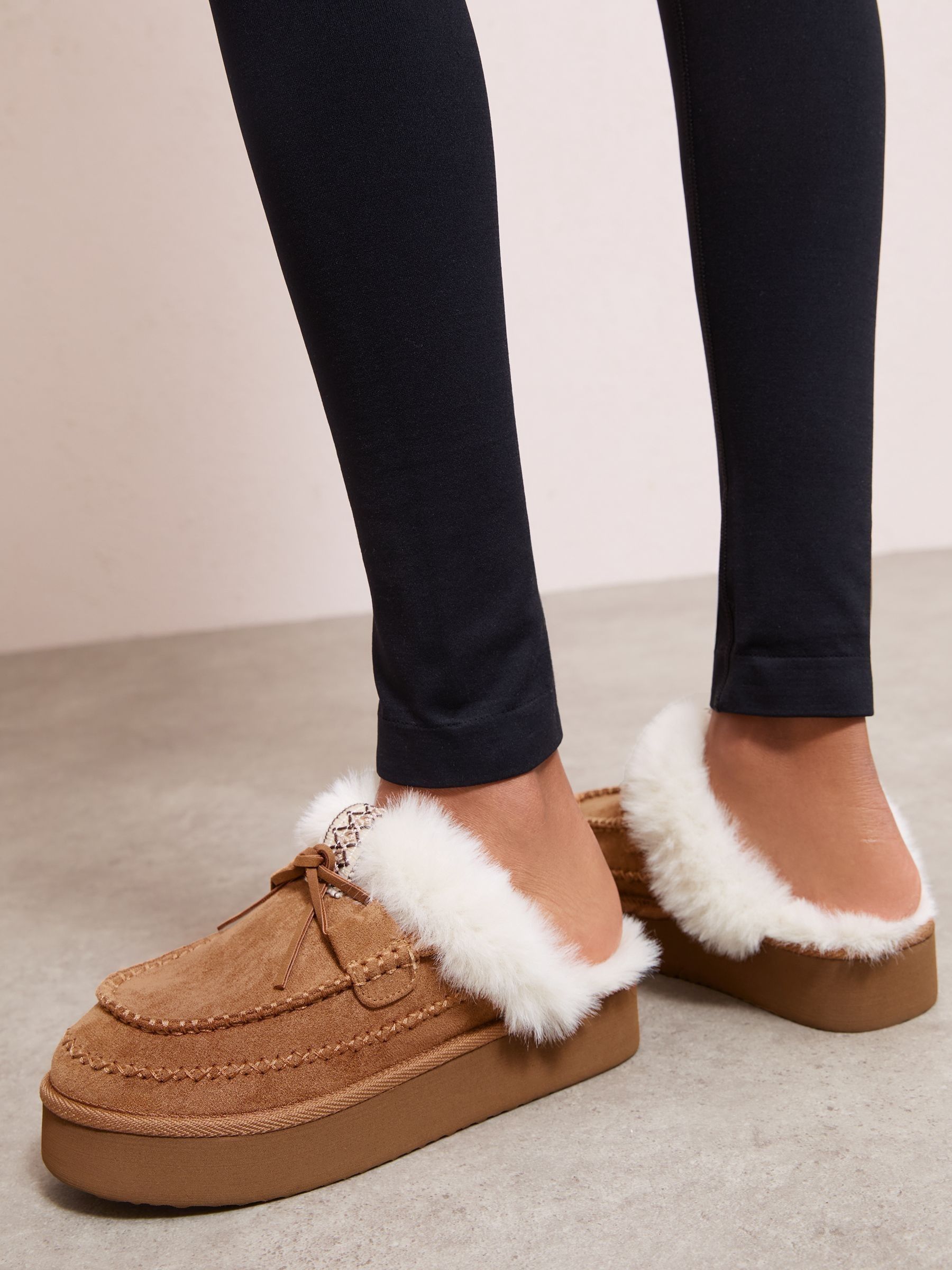 Lichtbruin - Friends Like These Suedette Faux Fur Lined Whipstitch Mule Slippers