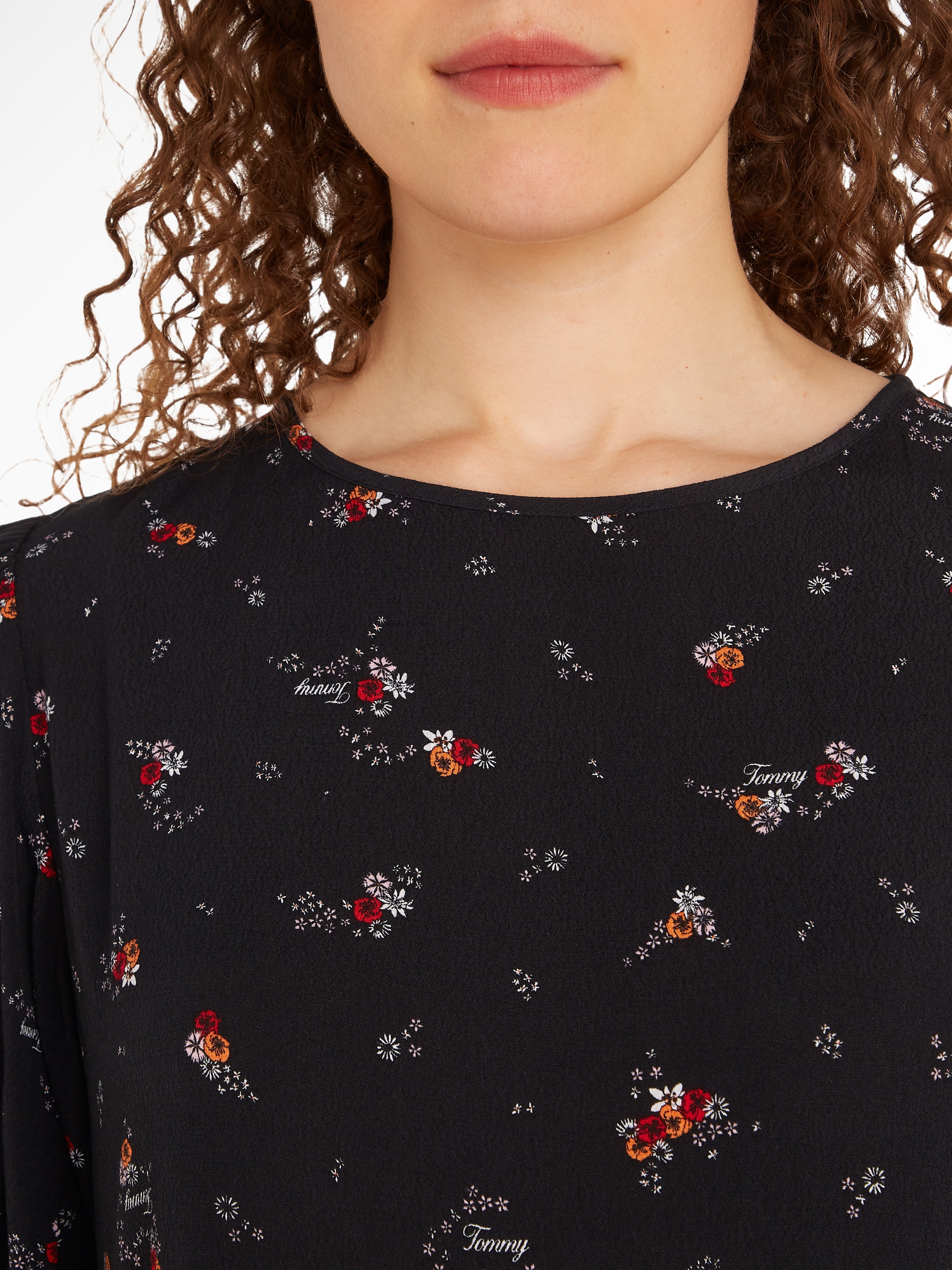 Tommy Jeans Blusenkleid »TJW BLACK FLORAL TIERD DRESS EXT« mit Blumenprint