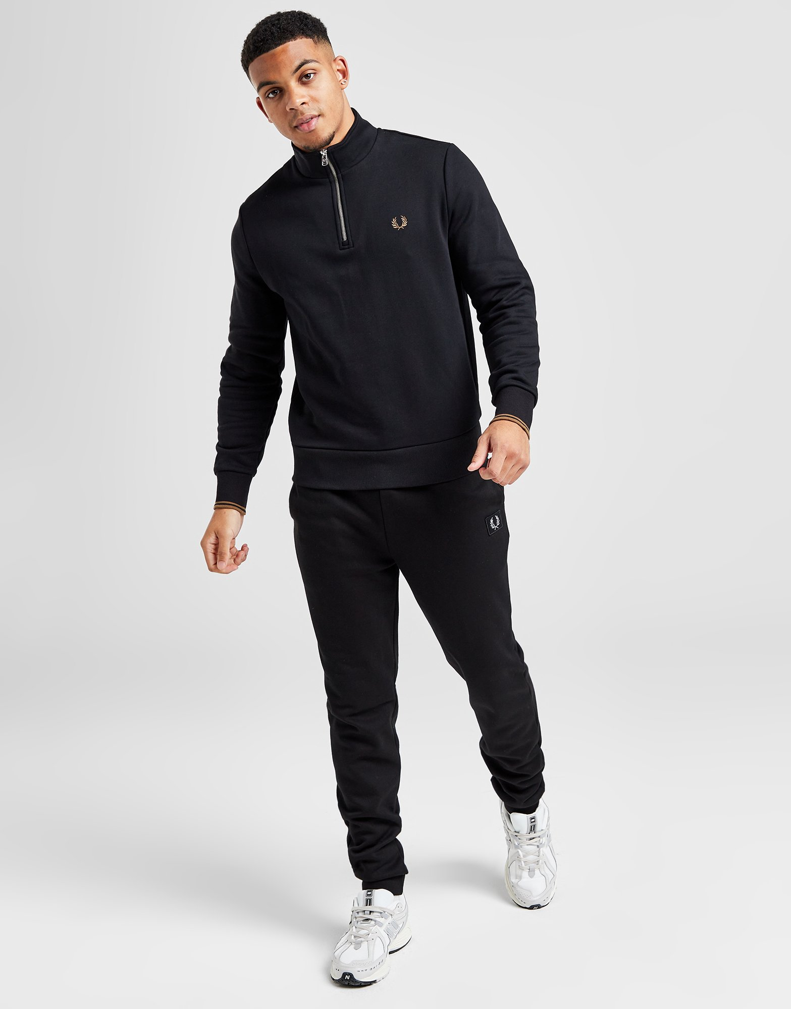 Fred Perry Sweatshirt Zippé 1/4 Badge Homme