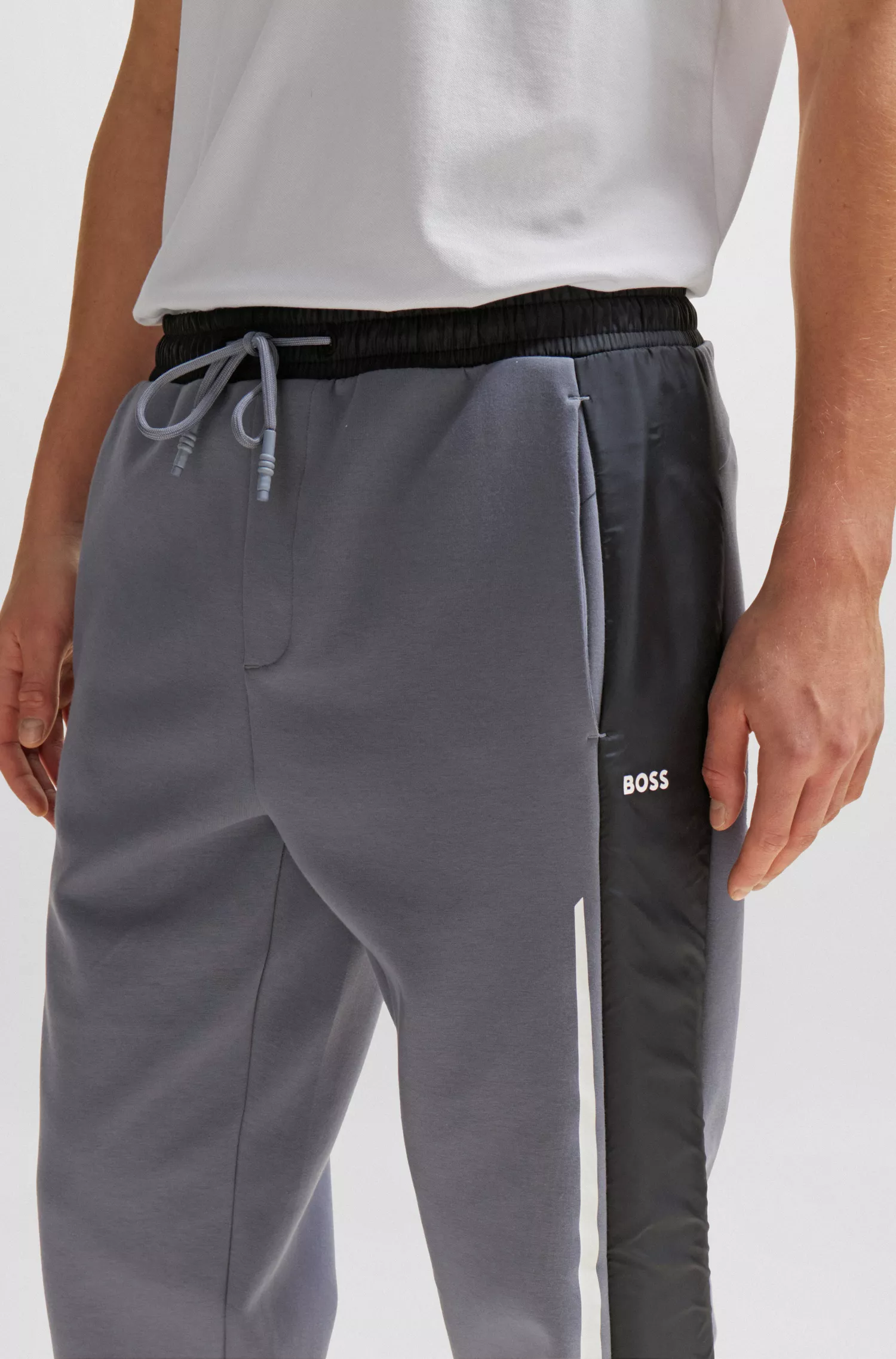 Calça de fato de treino BOSS verde, em tecido misto, com logótipo estampado.