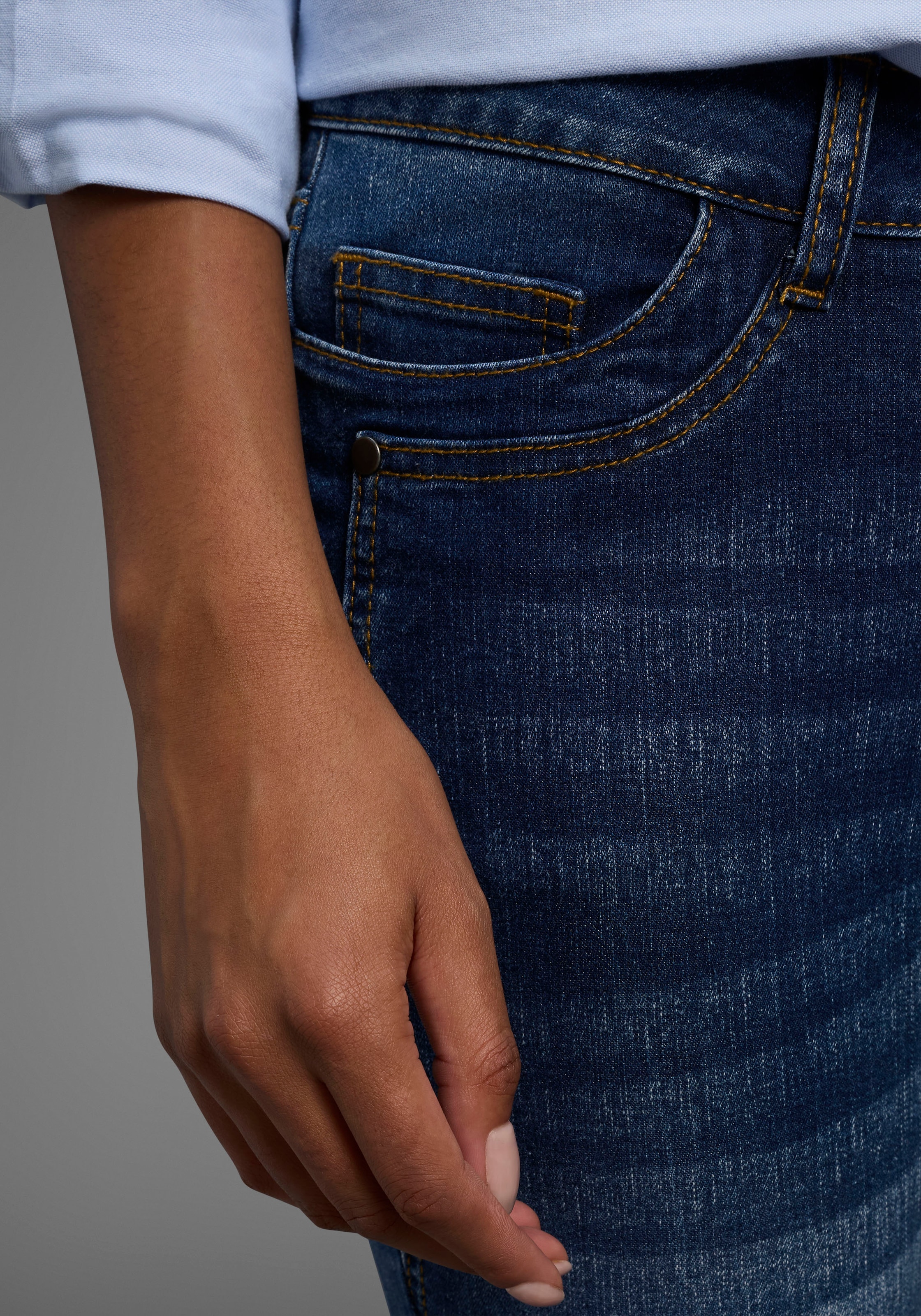 Arizona 7/8-Jeans »mit Keileinsätzen«, extra-enger Schnitt,  Used-Look-Waschung,  niedrige Leibhöhe
