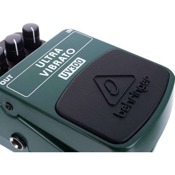 Behringer UV300 Ultra Vibrato Bodeneffekt