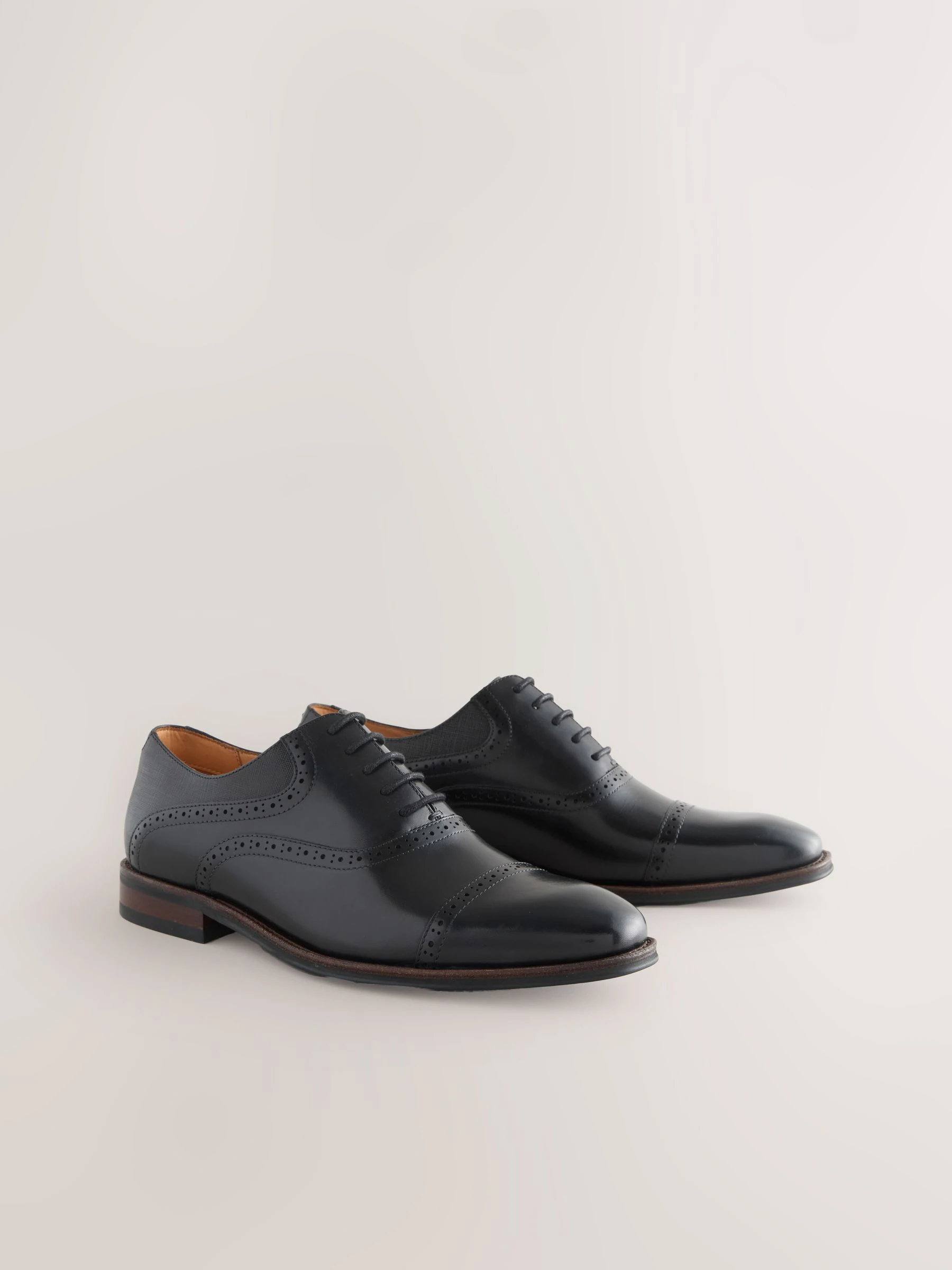 Zwart - Oxford-schoenen met neusstuk