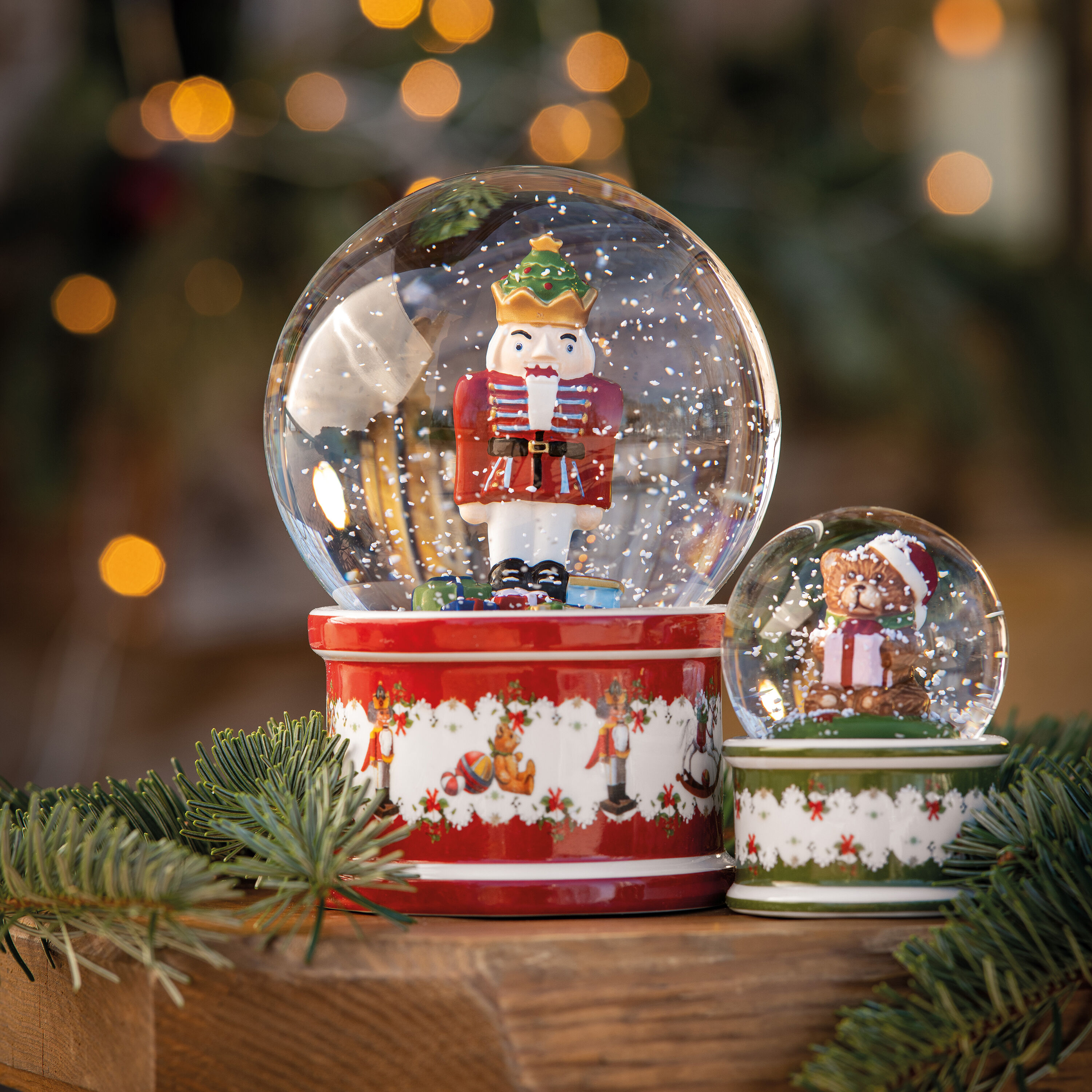 Christmas Toy's Schneekugel Multi-colored, 5'' x 5'' x 6.7''