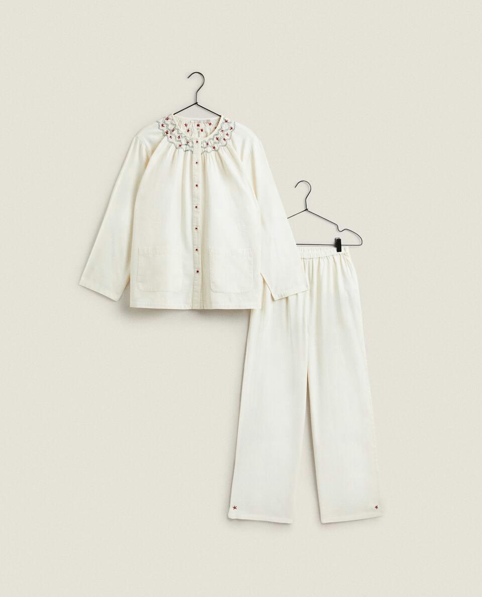 Conjunto de pijama de Natal com gola bordada