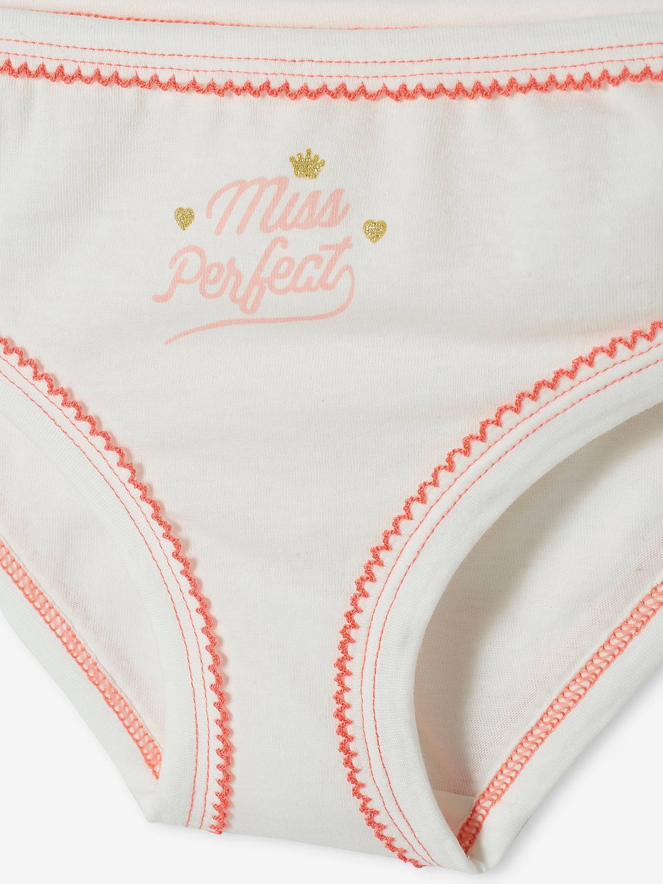 Pacote com 7 calcinhas lisas brancas para meninas com estampas.