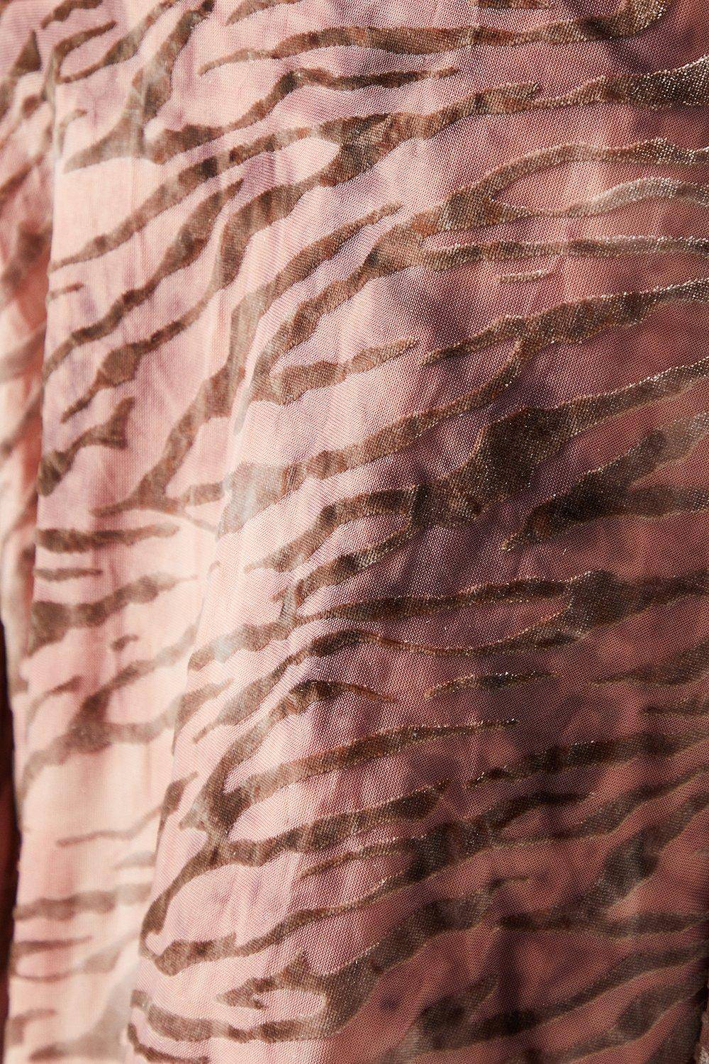 Warehouse Robe Midi Asymétrique à Volants en Velours Zèbre Style Cache-Cœur
