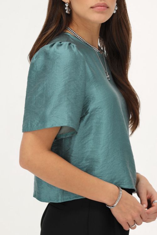 Groene top met geplooide mouwen en strikjes
