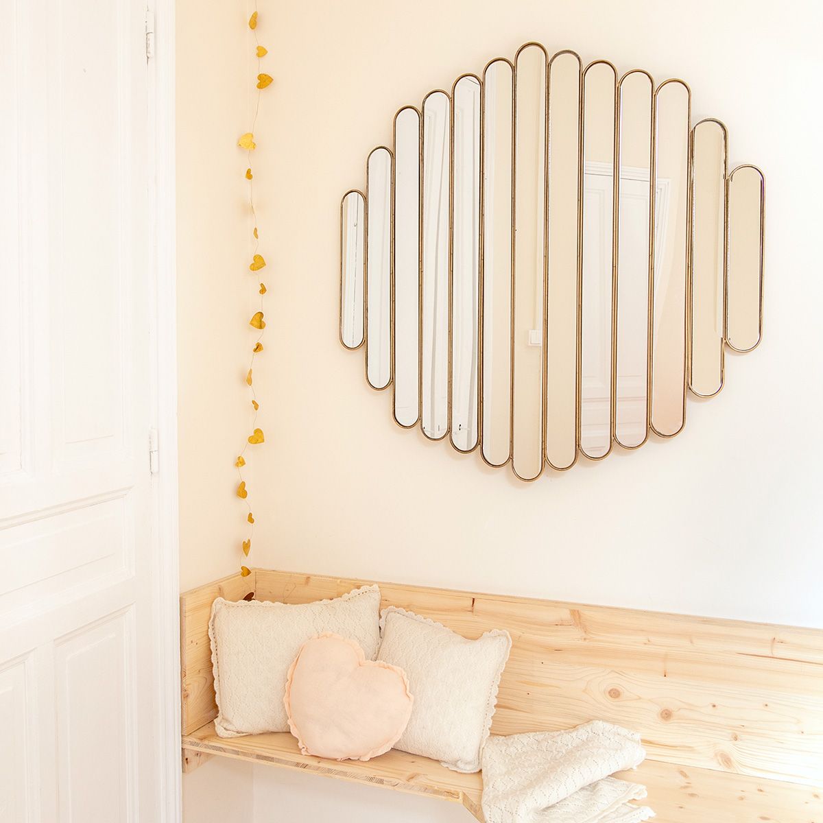 Miroir mural doré en métal Atelier jasmin