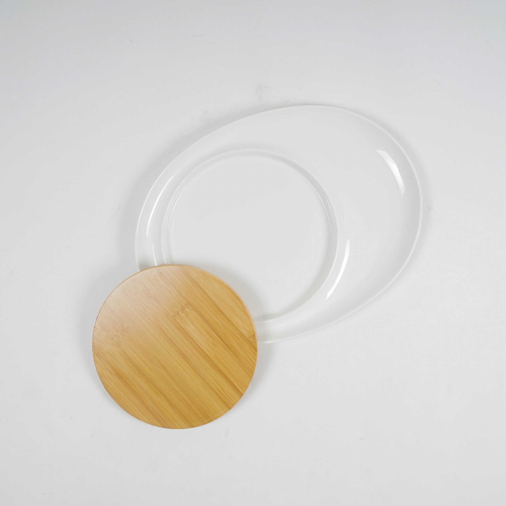 Teller 'Aspergo', mit Bambusplatte, weiß, H 2 cm B 25 cm, L 33 cm zu 17,80