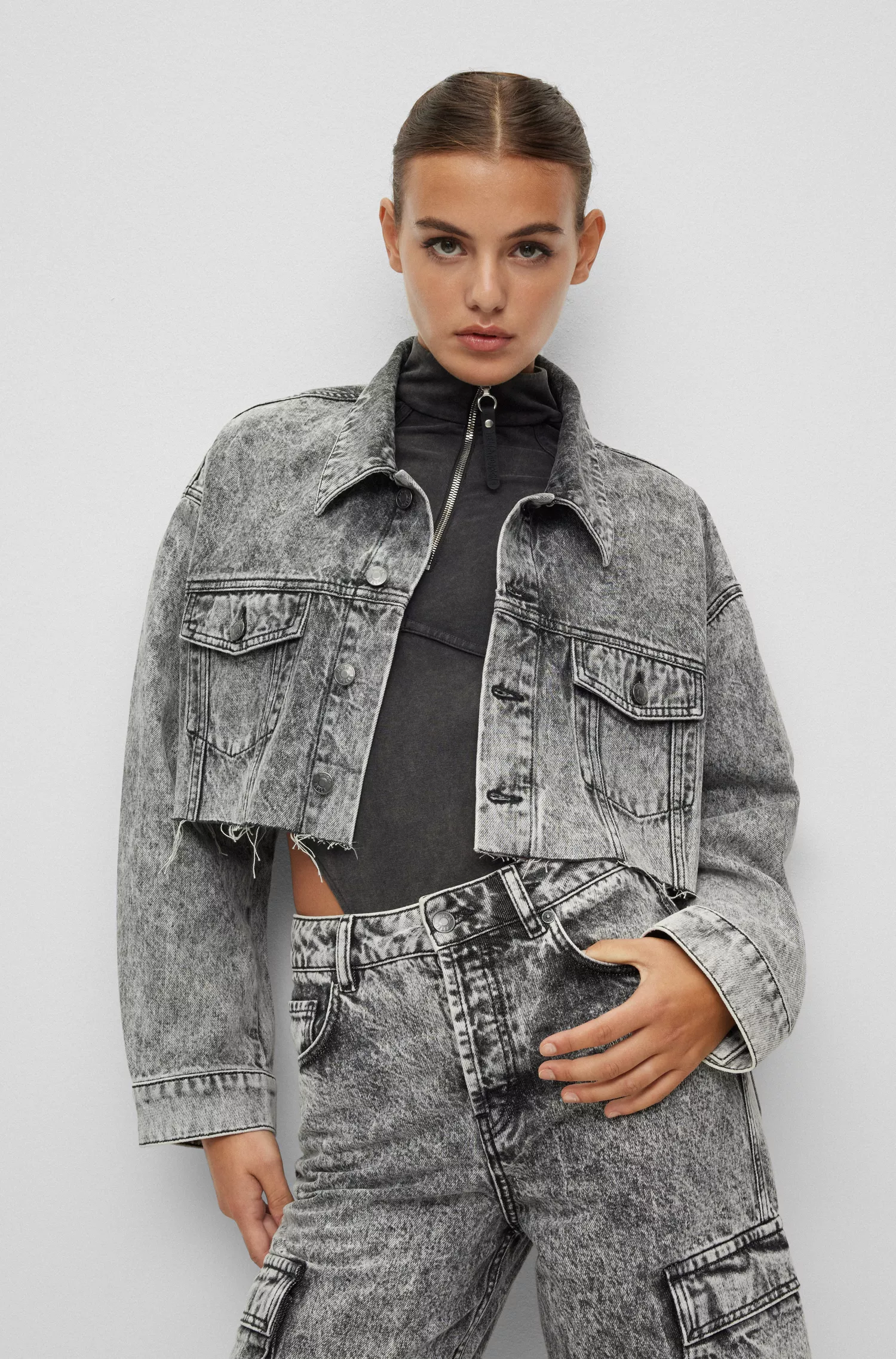 Jaqueta jeans cropped de modelagem relaxada HUGO Red-HUGO x Bella Poarch