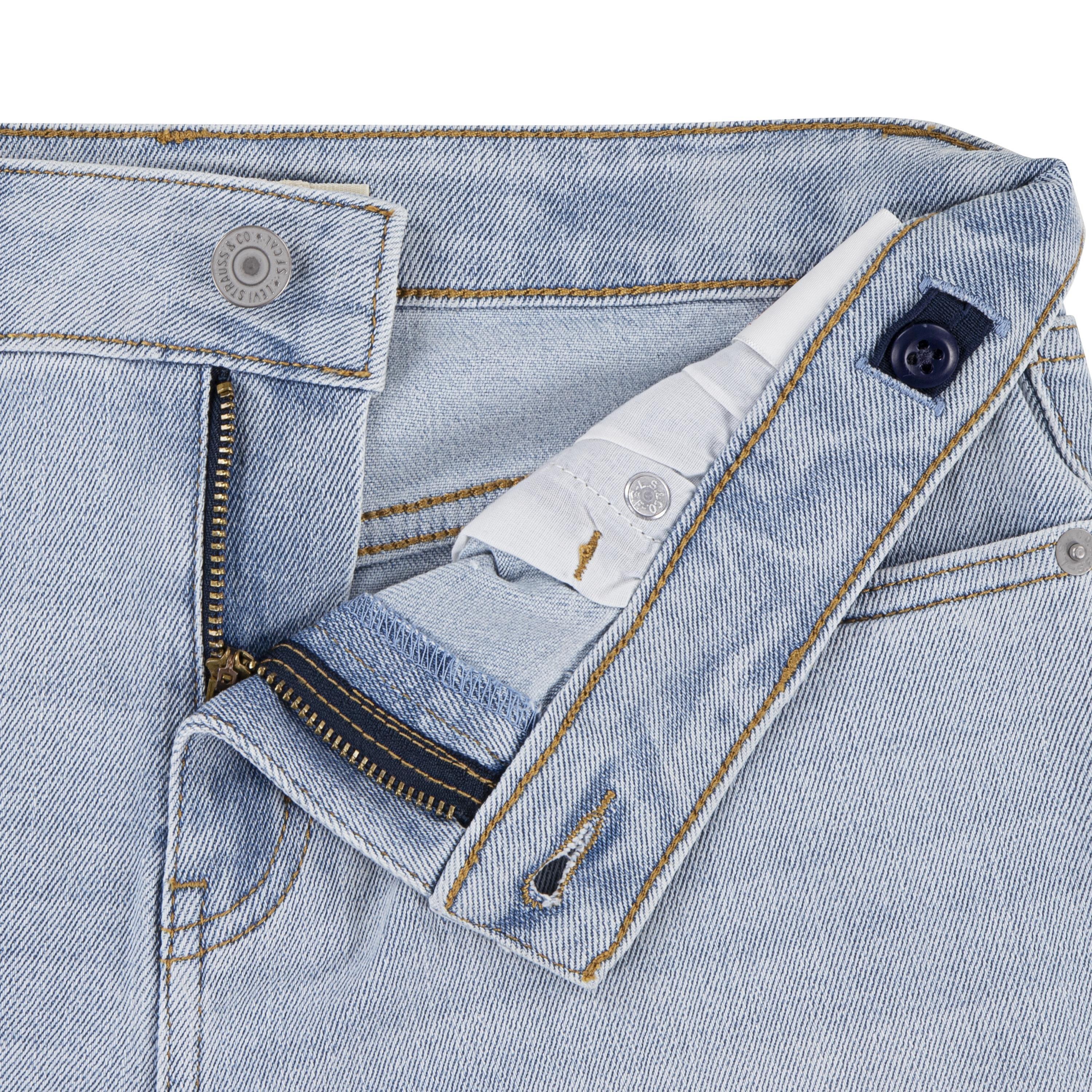 Levis Girlfriend Shorts Juniors