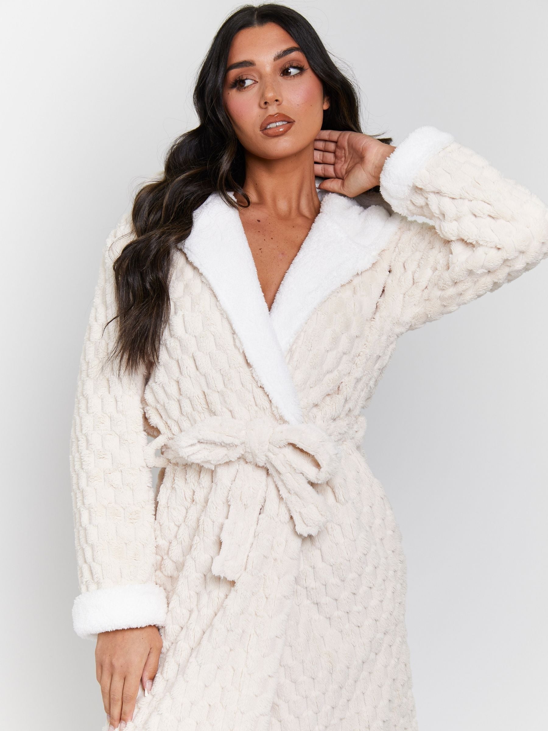 Crème - Loungeable - Geometrische luxe fleece maxi-badjas met capuchon
