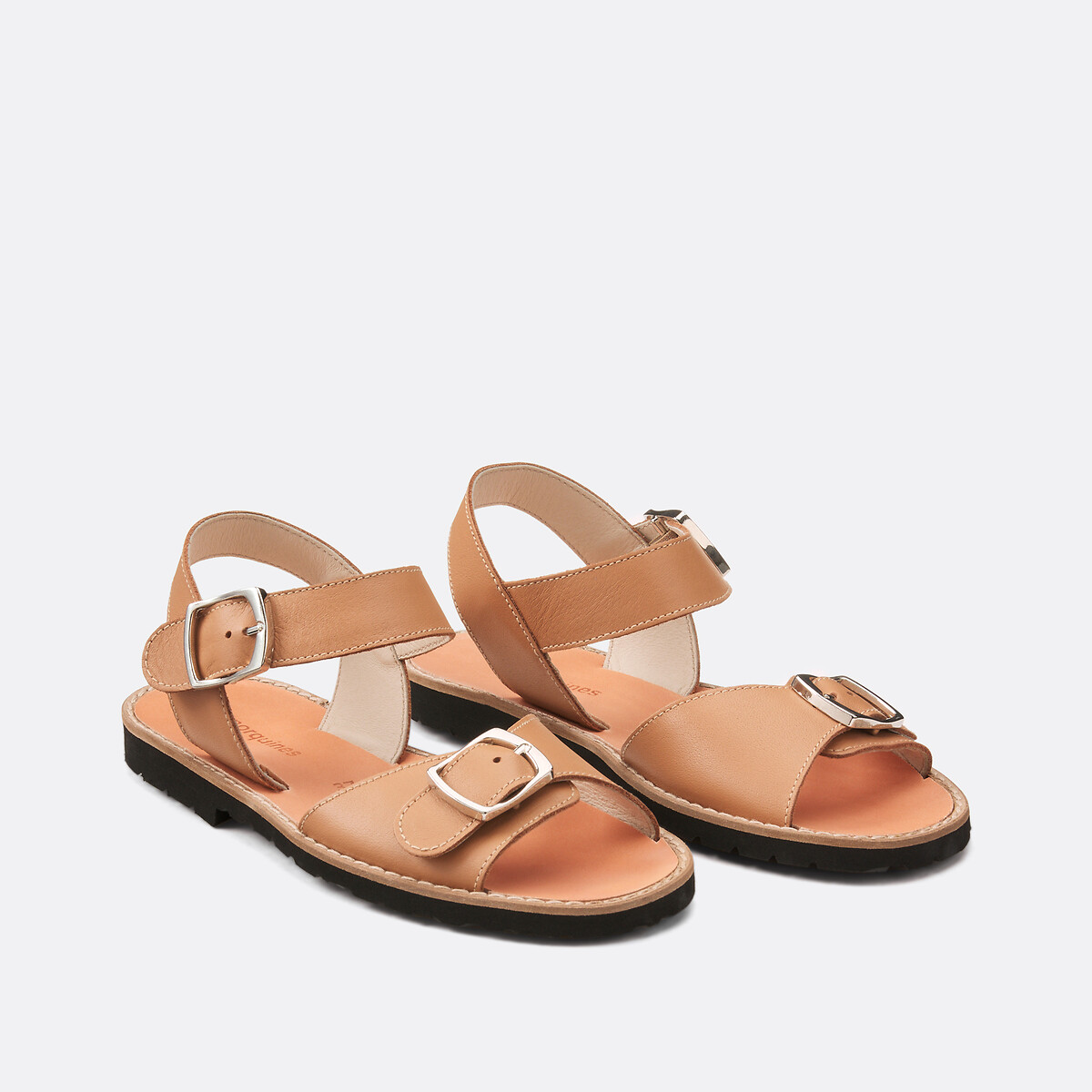 MENORQUINES<br>Platte, leren sandalen com gesp, Avarca
