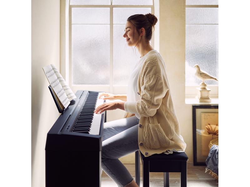 Yamaha E-Piano P-45B Schwarz Authentisches E-Piano mit natürlichem Spielgefühl