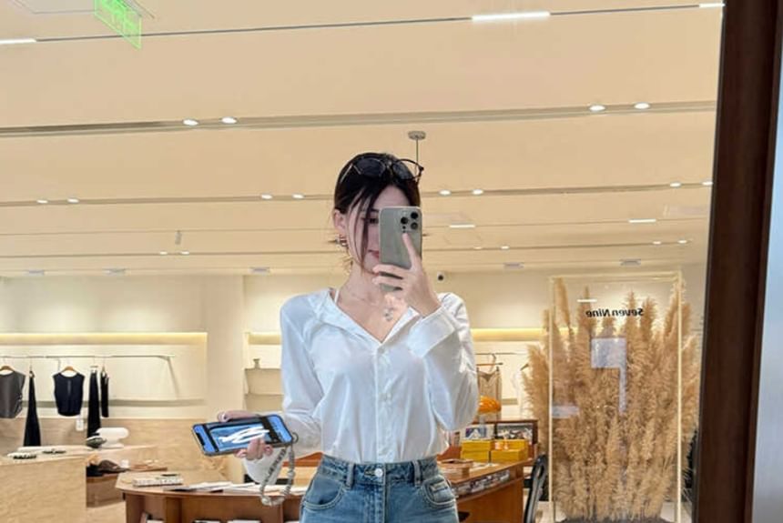Yako - Mid Rise Washed Bootcut Jeans
