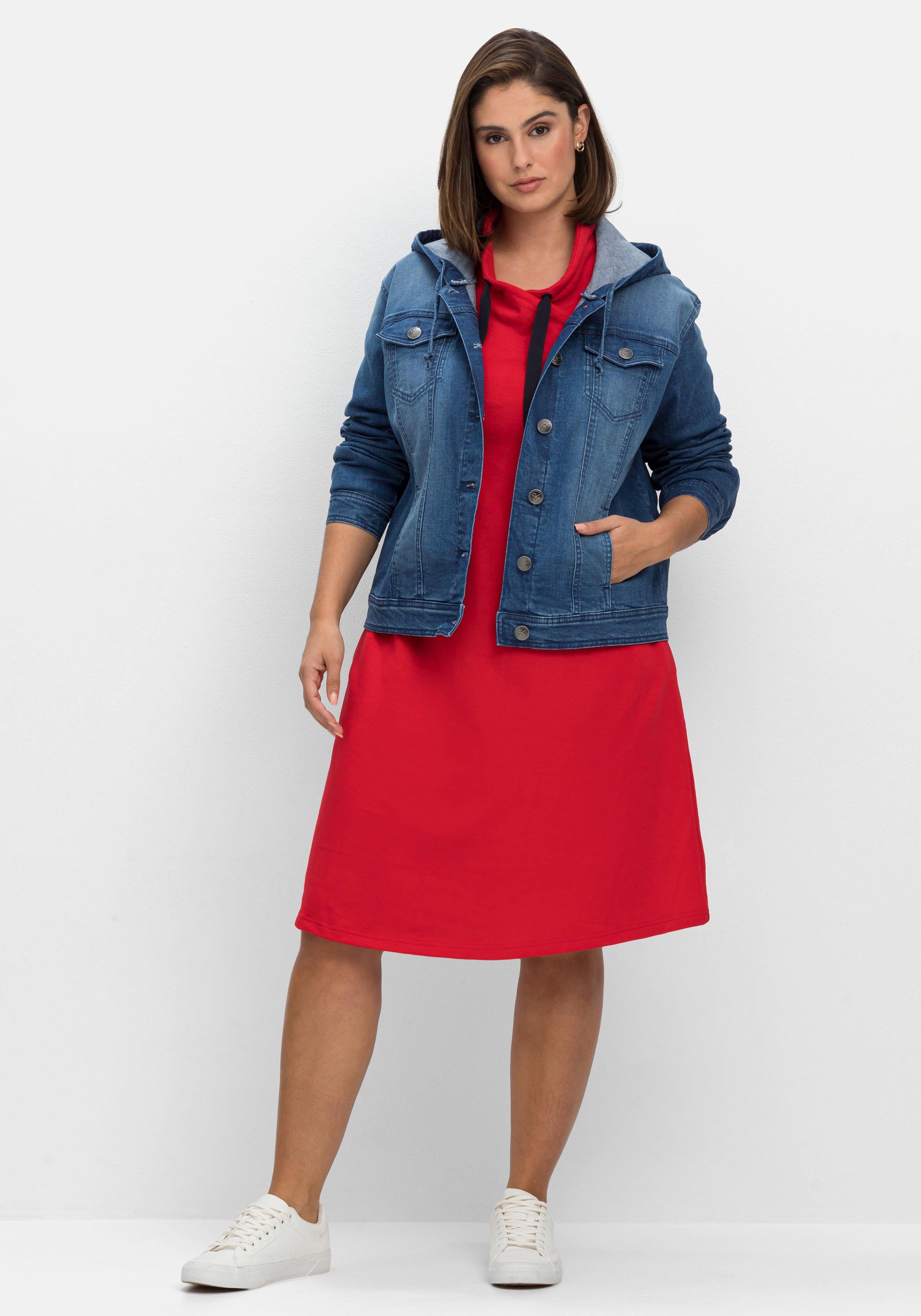 Kurze Jeansjacke mit Kapuze