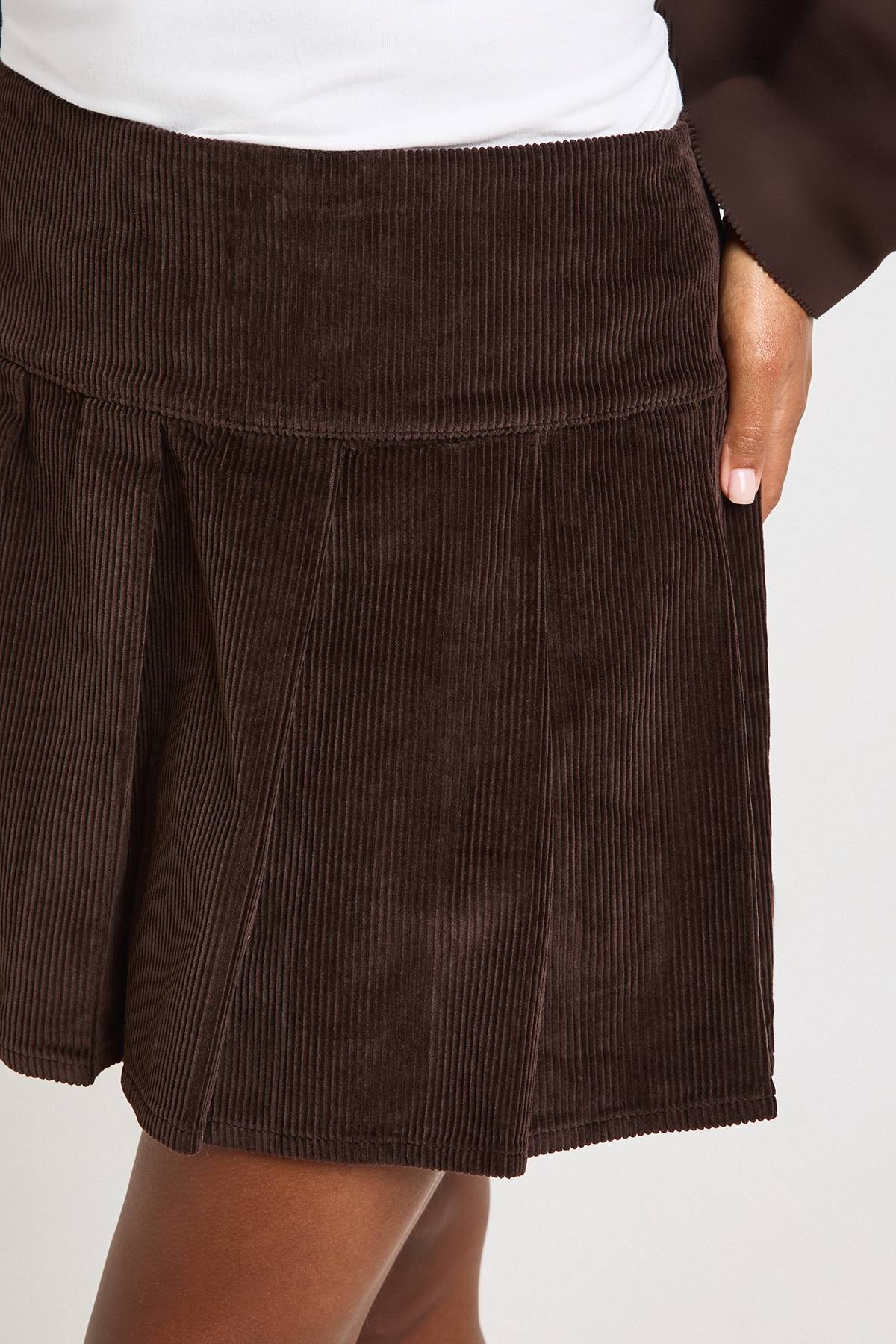 boohoo Jupe mini plissée Plus Cord