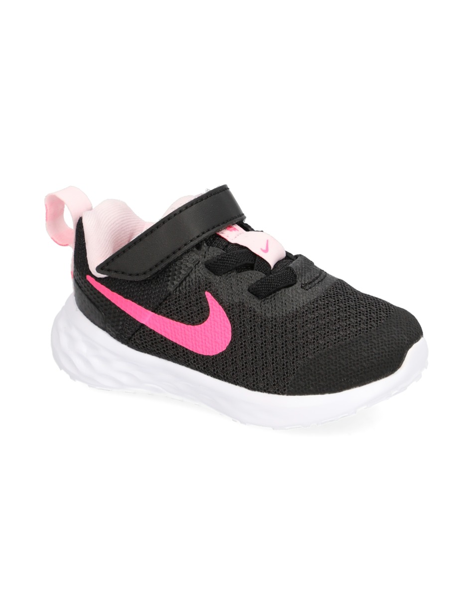 Nike Revolution 6
